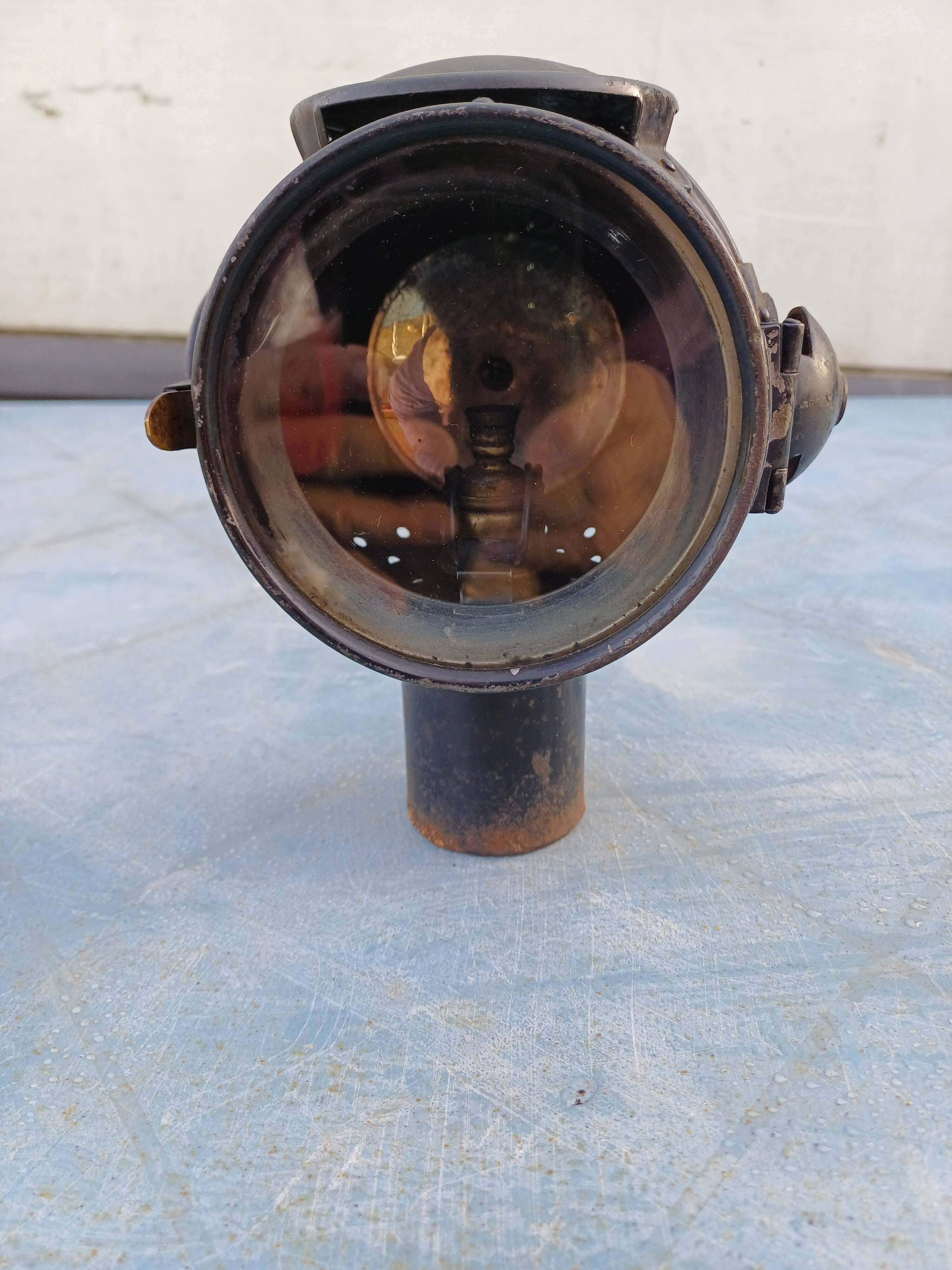 Bernard Headlight Lamp “The Vestales”