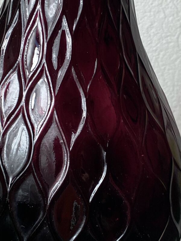 Bouteille en verre d’empoli, motifs nid d’abeille, années 60