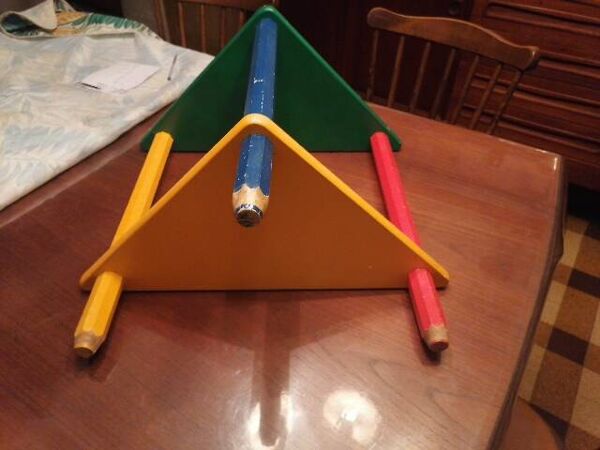 Étagere de coin style Pierre Sala