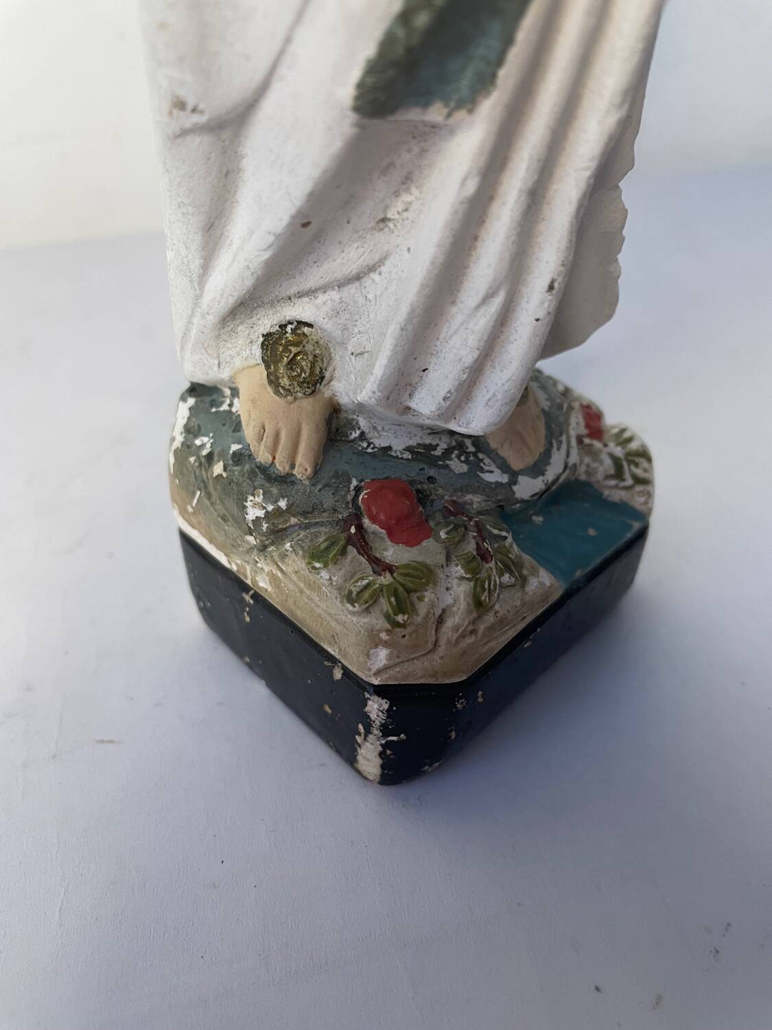 Ancienne vierge en plâtre