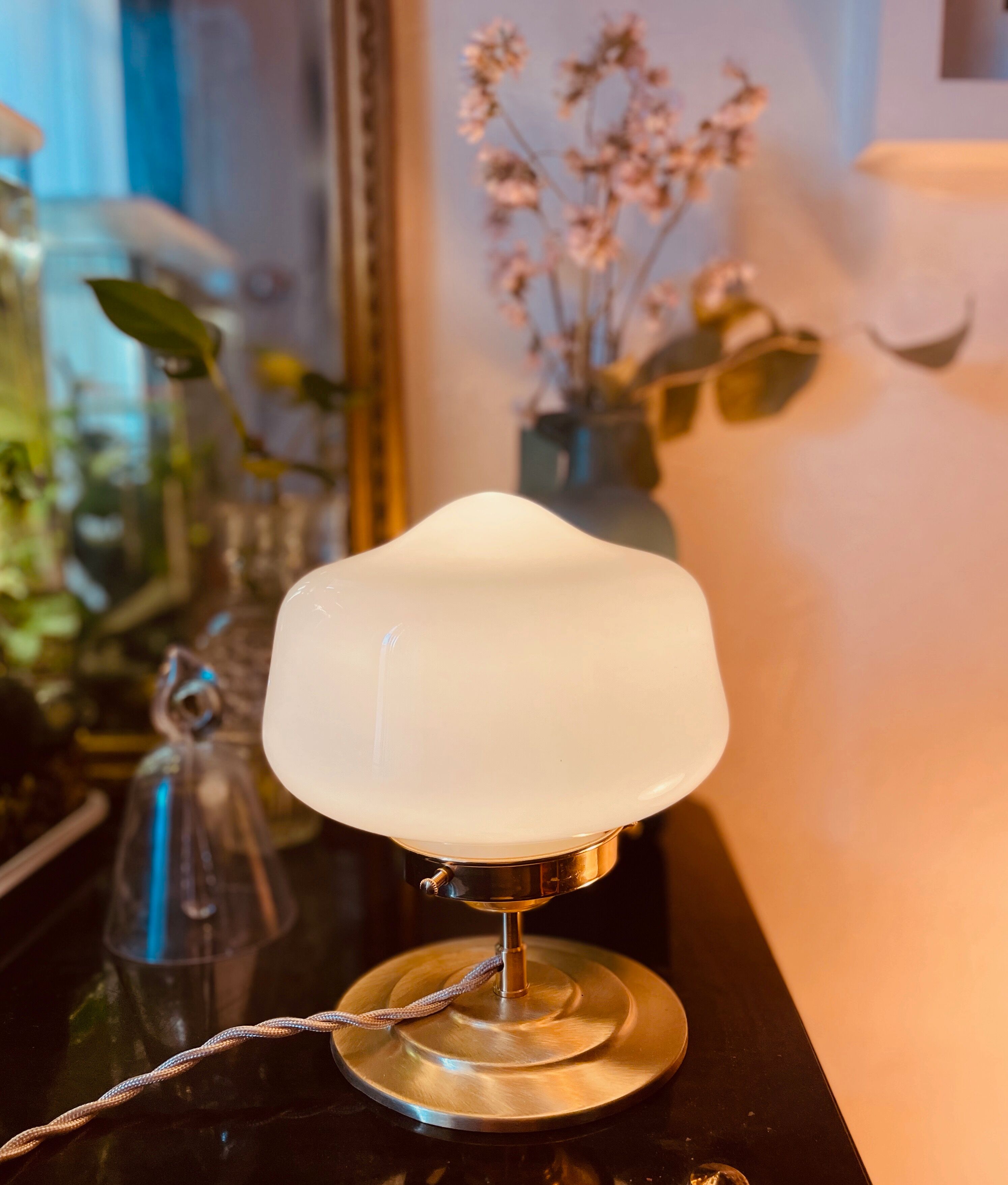 Old globe table lamp in white opaline molded glass - 70s