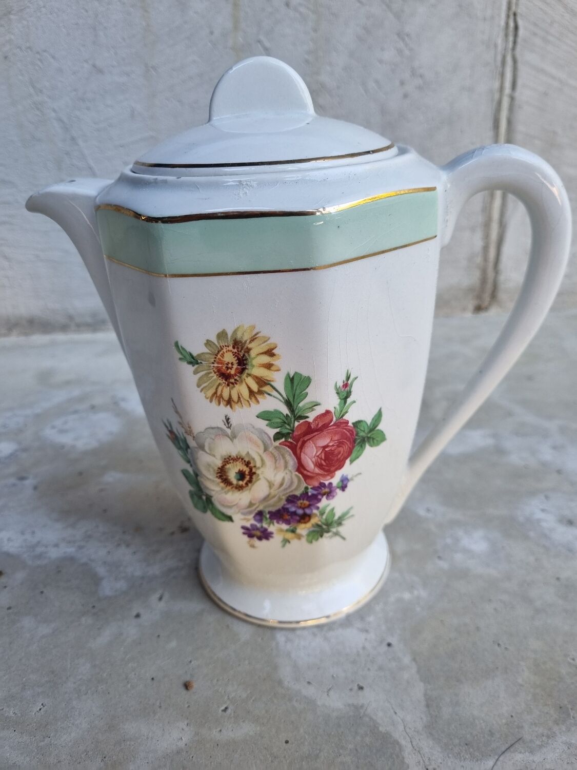 Badonvillier porcelain pourer