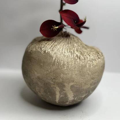 Pot artisanal Vulcano en ciment minéral