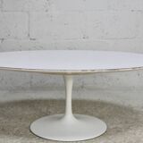 Knoll coffee table, Eero Saarinen, "tulip" model, white melamine wood. Signed, USA, circa 1960