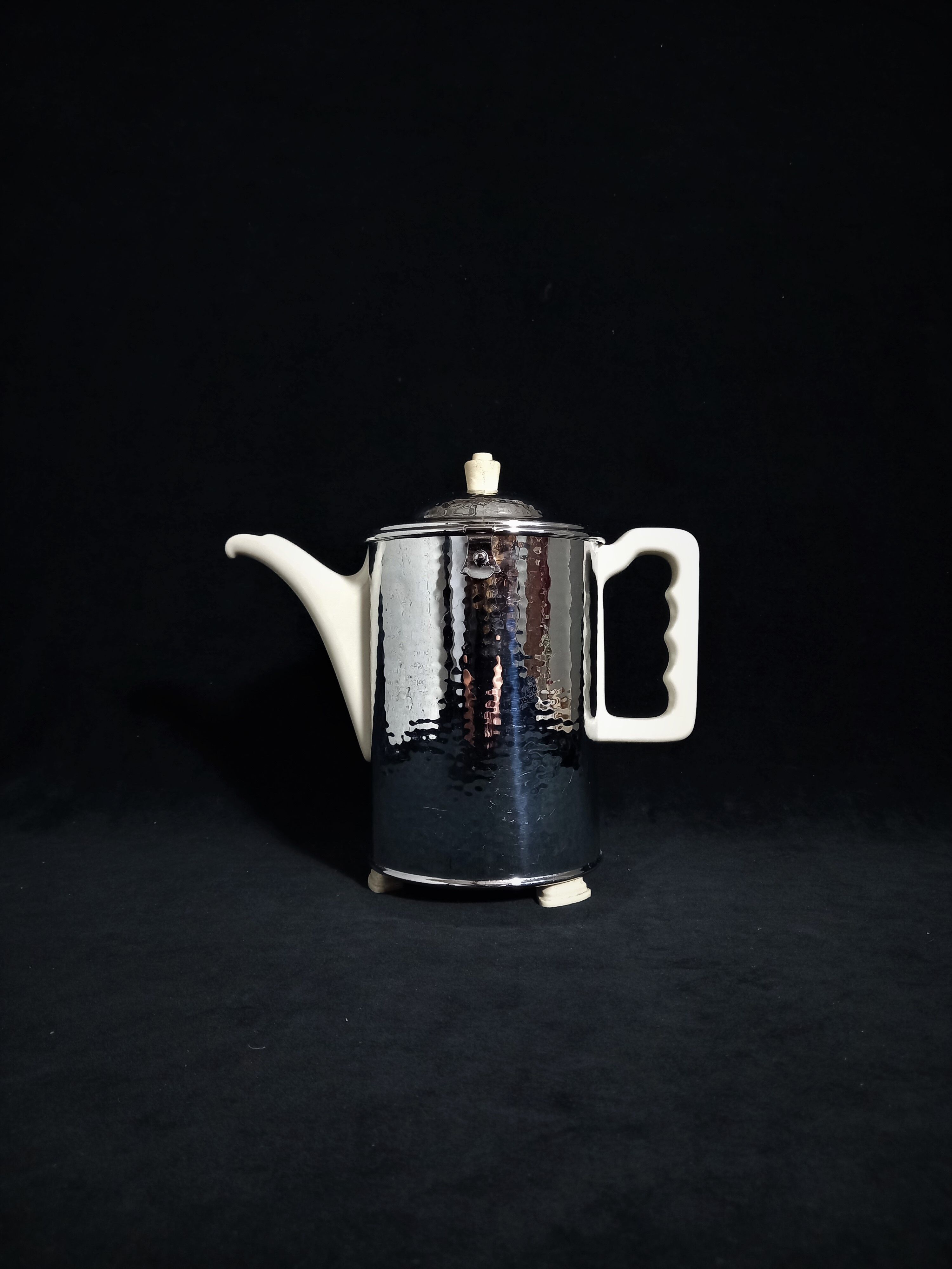 Large art deco insulating coffee maker in hammered metal and porcelain (by bauscher & sus)
