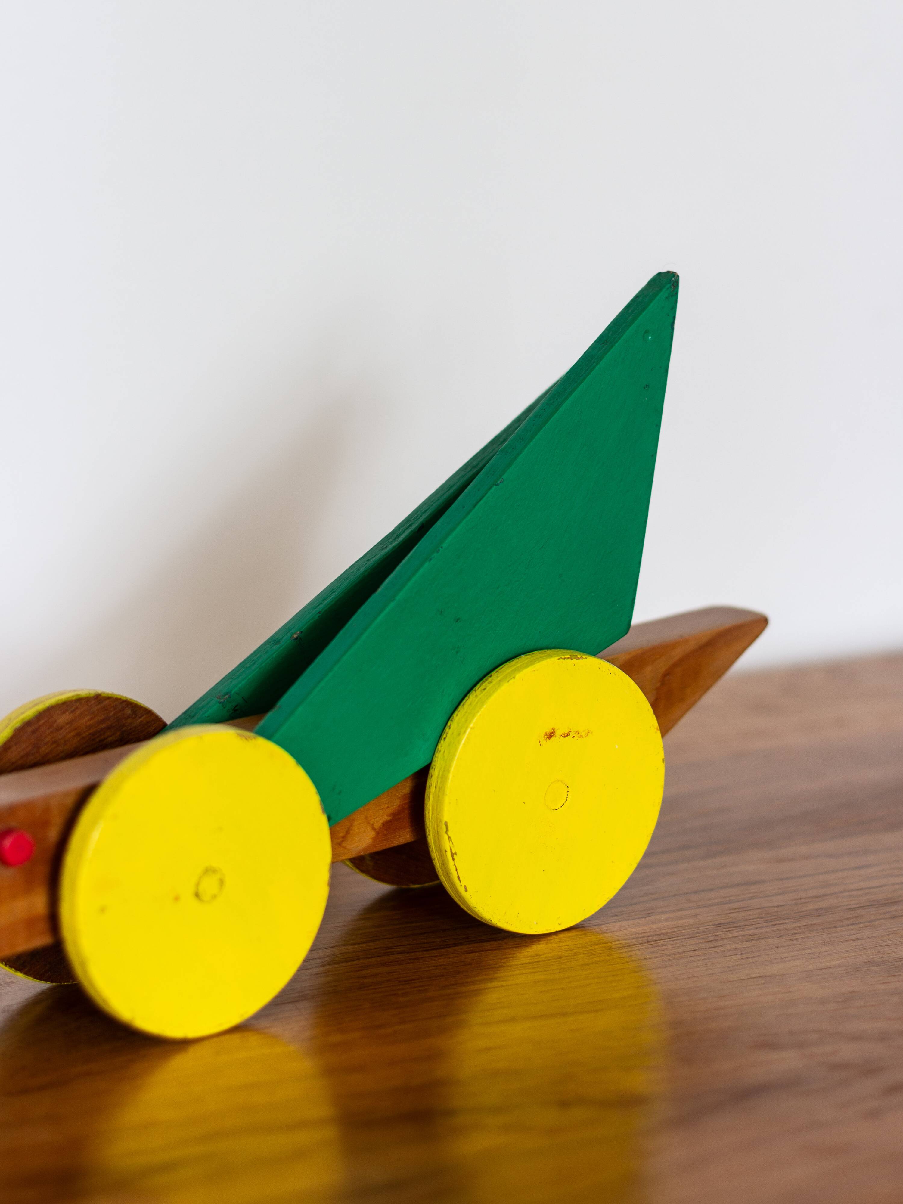Grasshopper-shaped toy on wheels - 1950s/60s