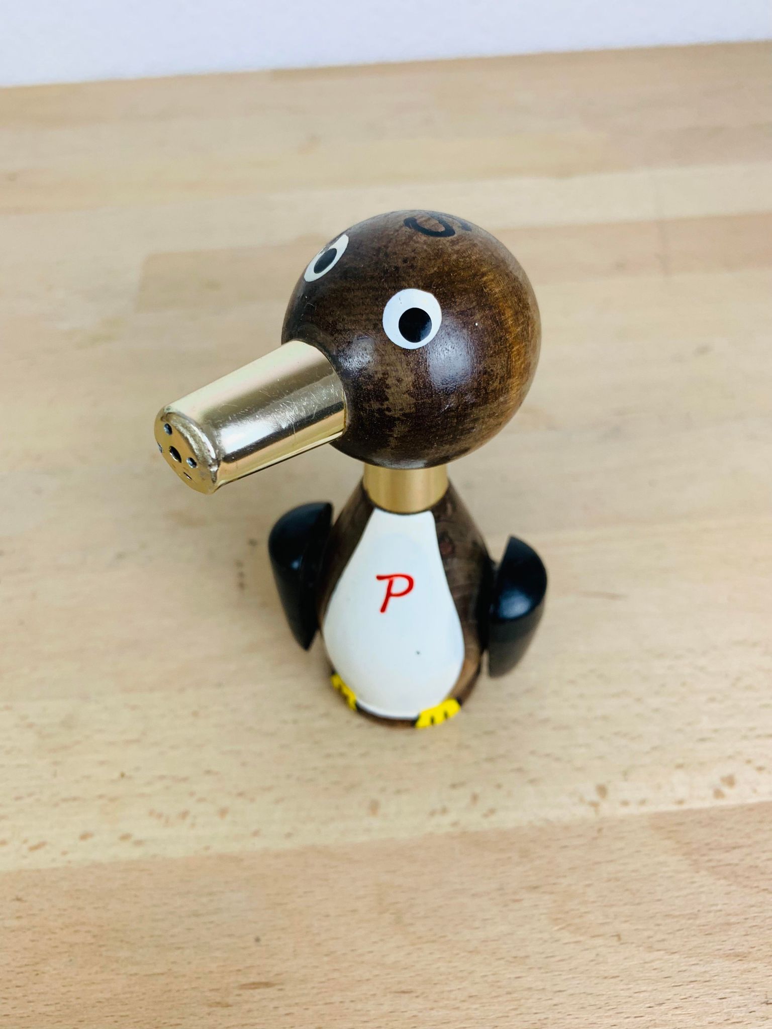Salt and pepper spray Scandinavian penguin