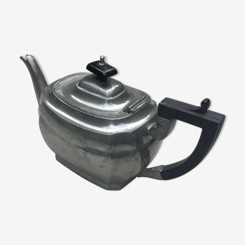 English teapot in silver metal