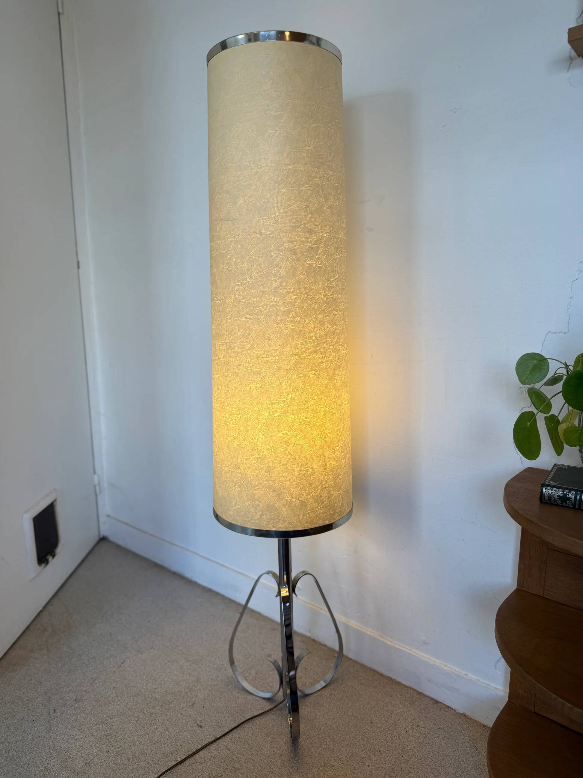 Vintage chrome lamp / floor lamp with its metal-edged shade