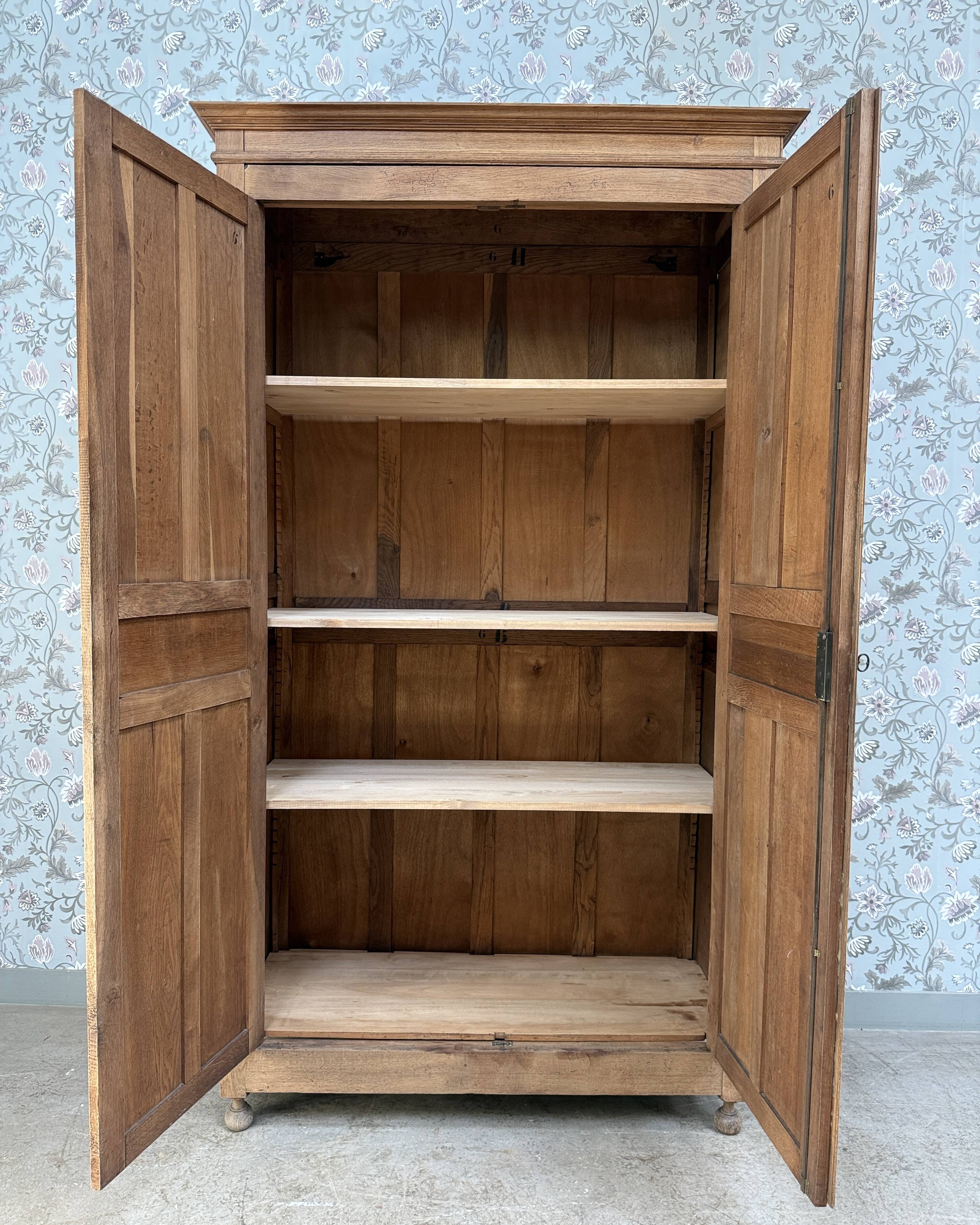 Large antique oak wardrobe (renovated)