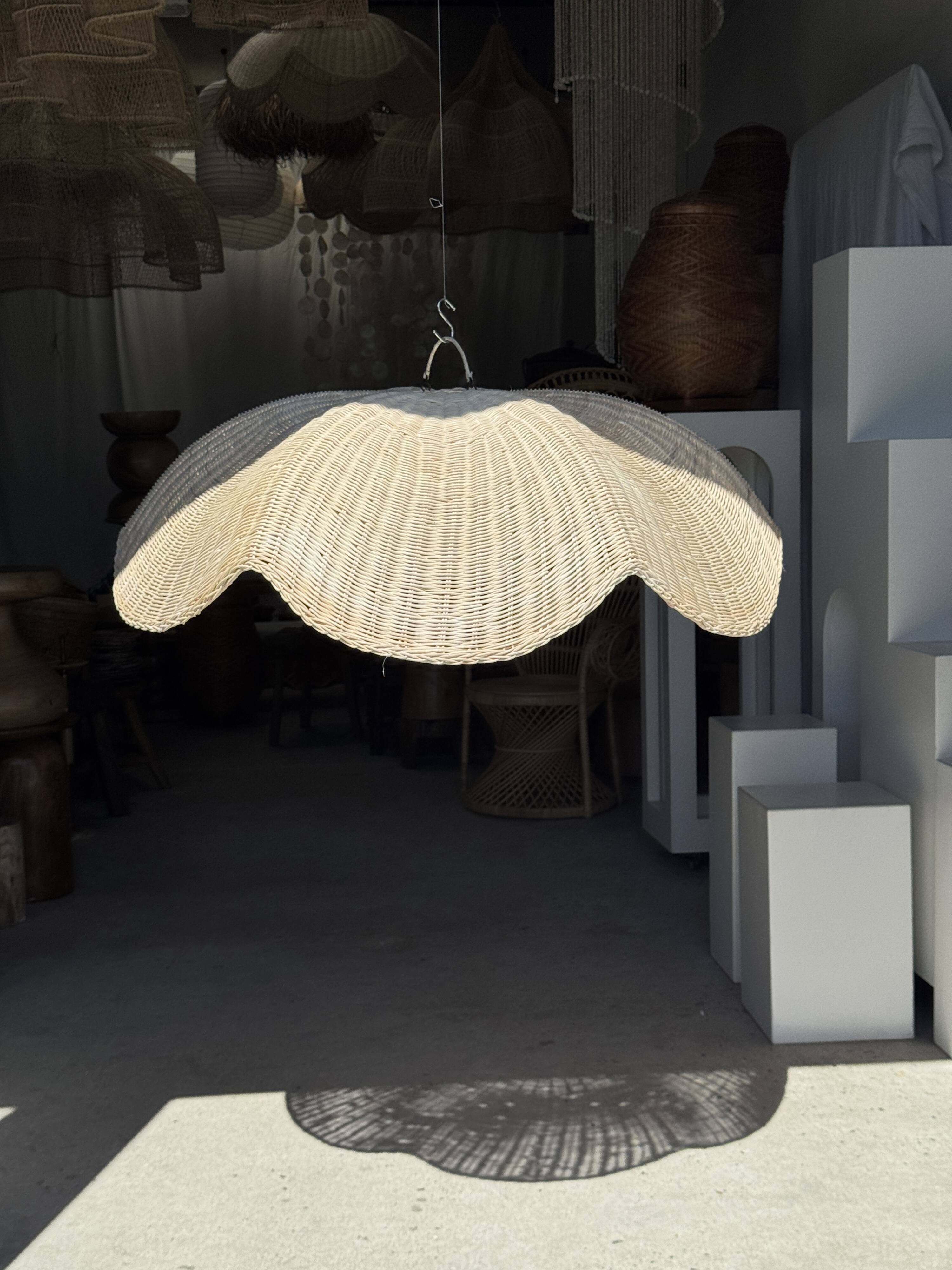 Large suspension or lampshade in flat woven tulip flower rattan H35 D