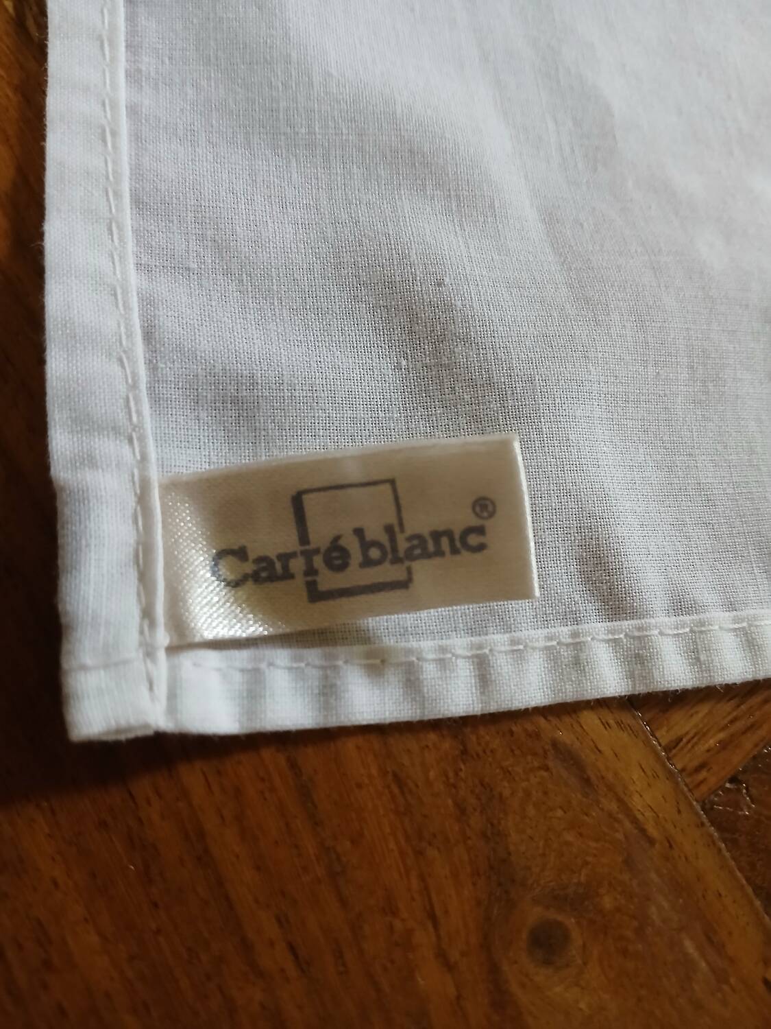 8 White Square Napkins