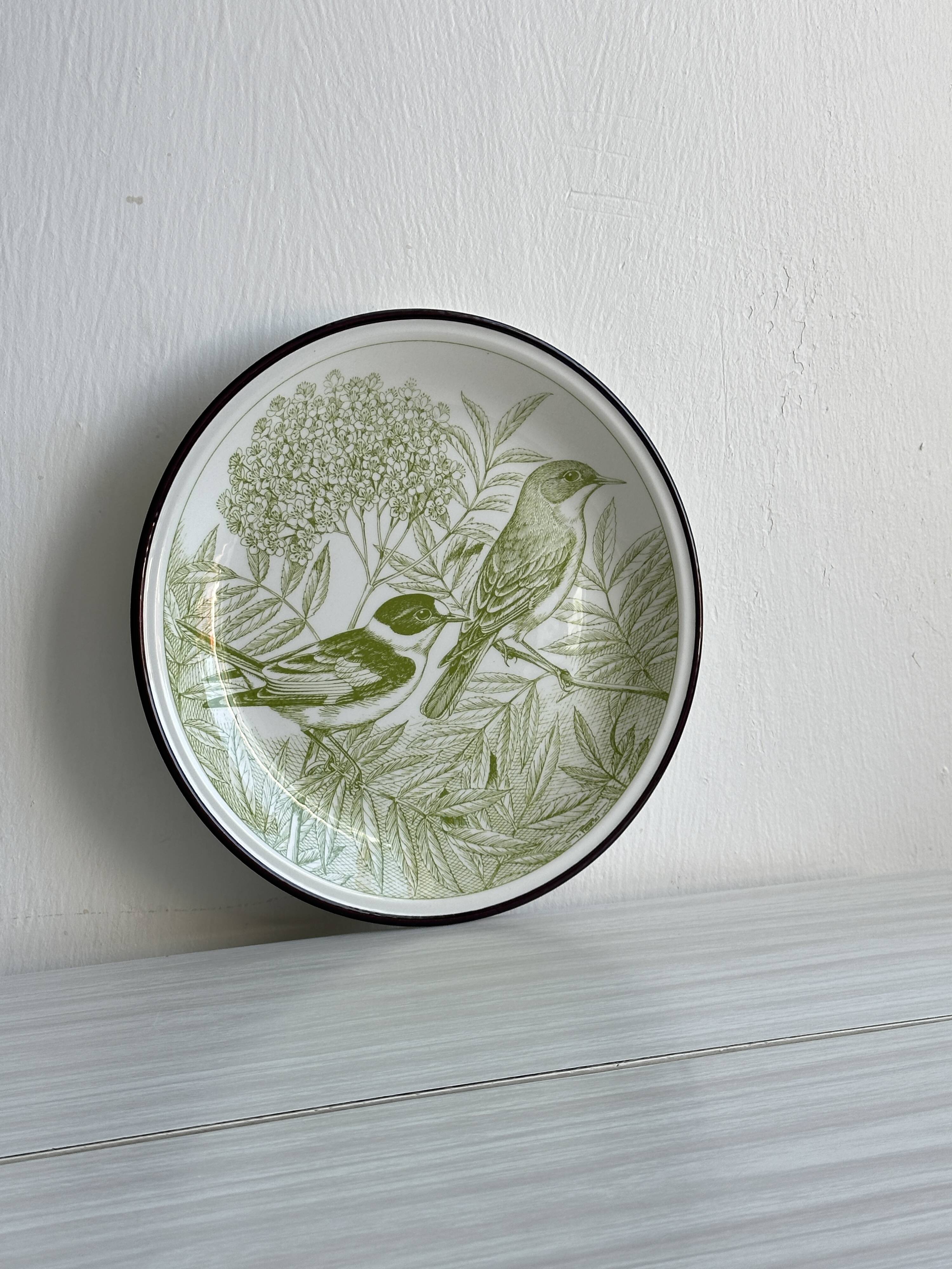 Green bird plate.