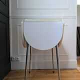 Vintage daisy table