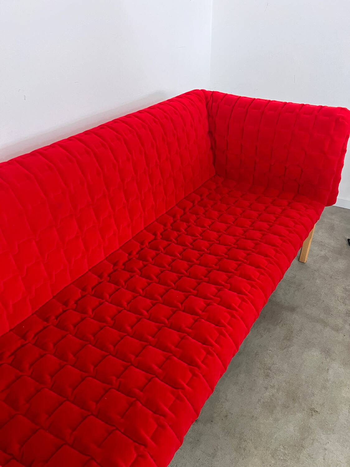 3-seater sofa Ligne Roset Ruché design Inga Sempé red alcantara