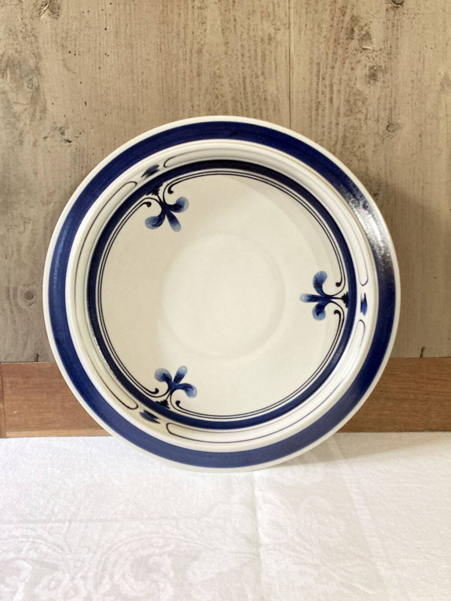 Large porcelain dish, Siena model, by Bjorn Wiinblad for Rosenthal, Germany