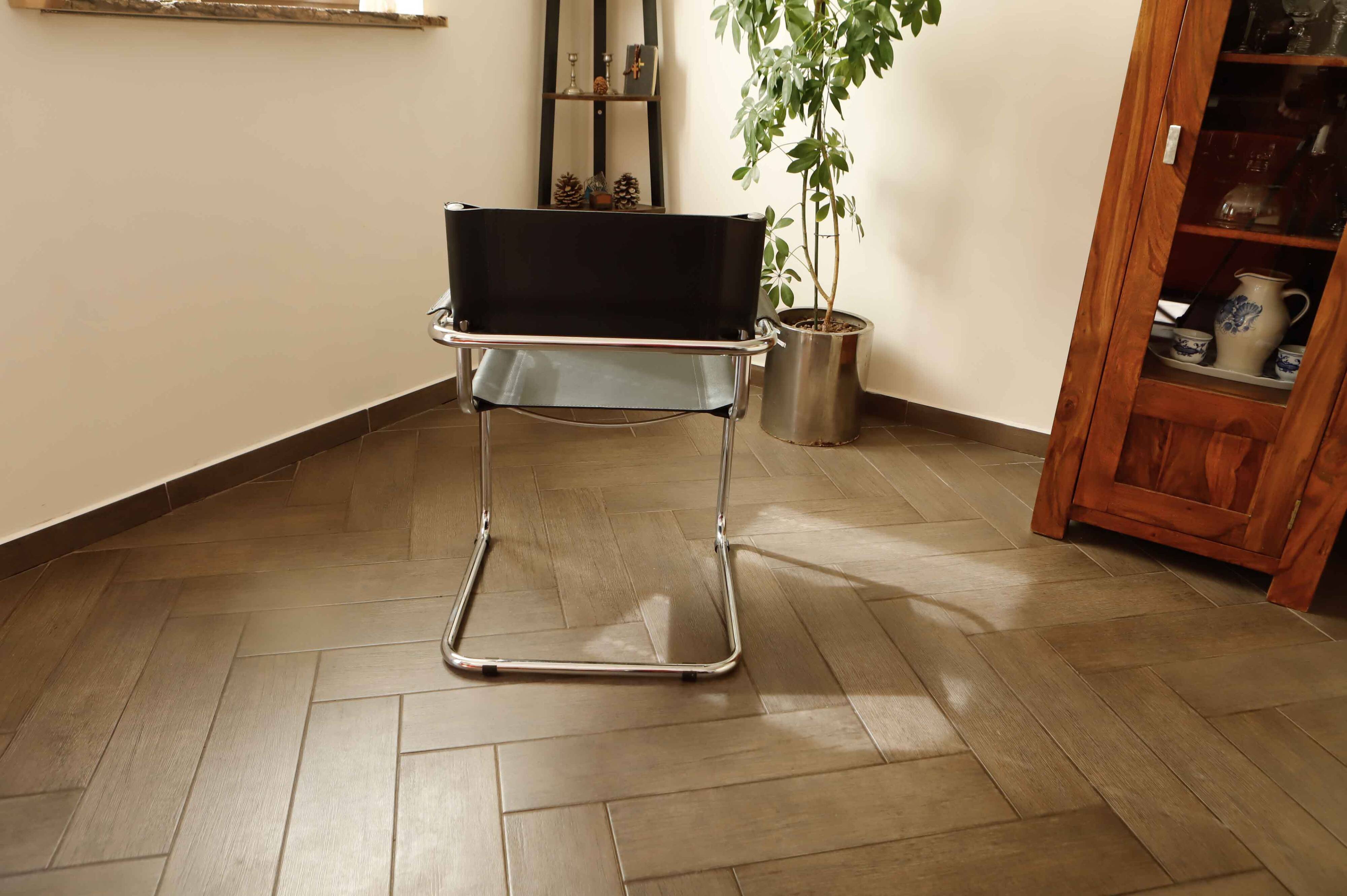 Mart Stam Style Cantilever Chairs – S34 Inspired, Chrome Frame, Leather Uph