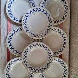 Suite de 8 assiettes creuses au pochoir