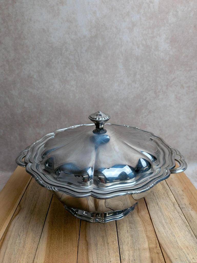 Soupière ancienne en métal argenté style Louis XV