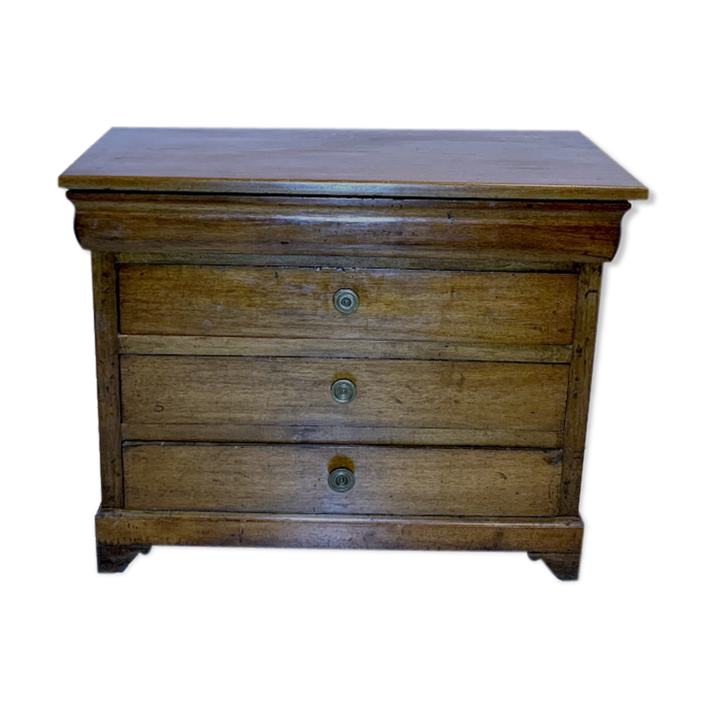 Oak chest of drawers