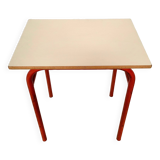 40 Yellow, red school desks and desks from the 80s/90s