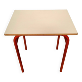 40 Yellow, red school desks and desks from the 80s/90s