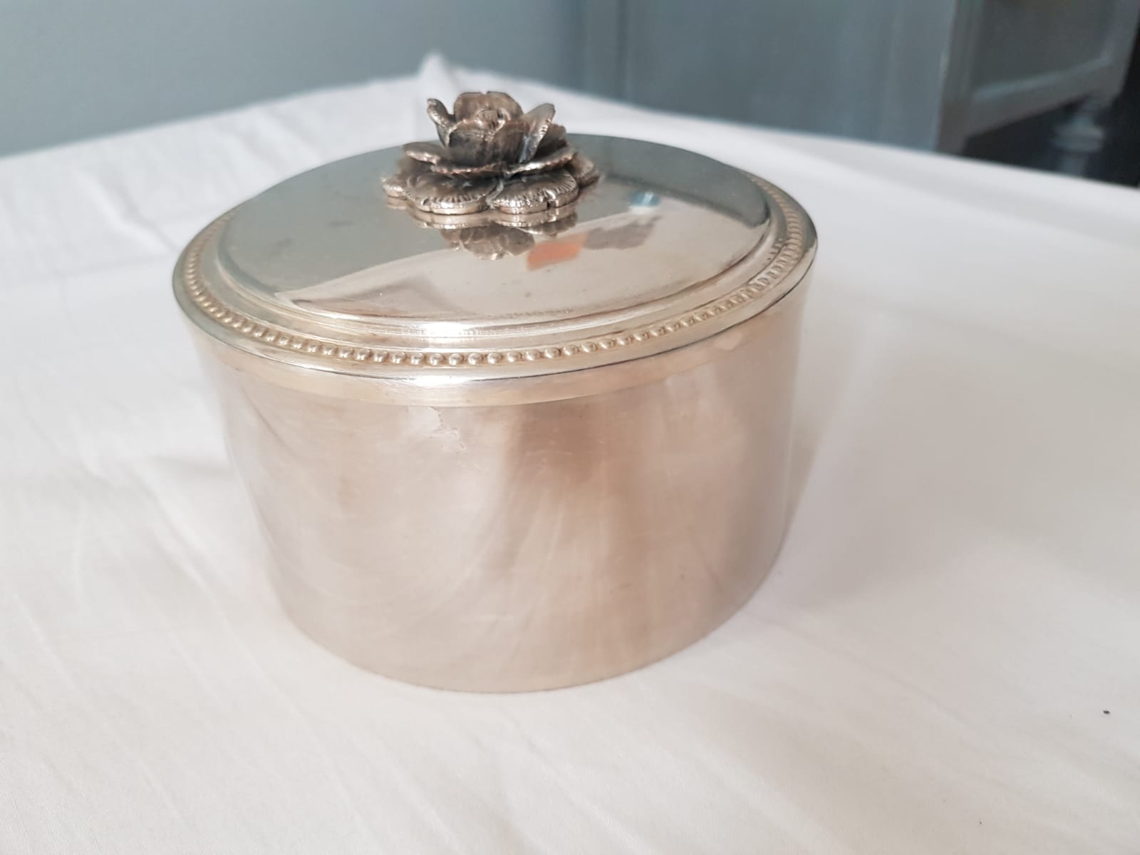Boîte à bijoux en métal argenté