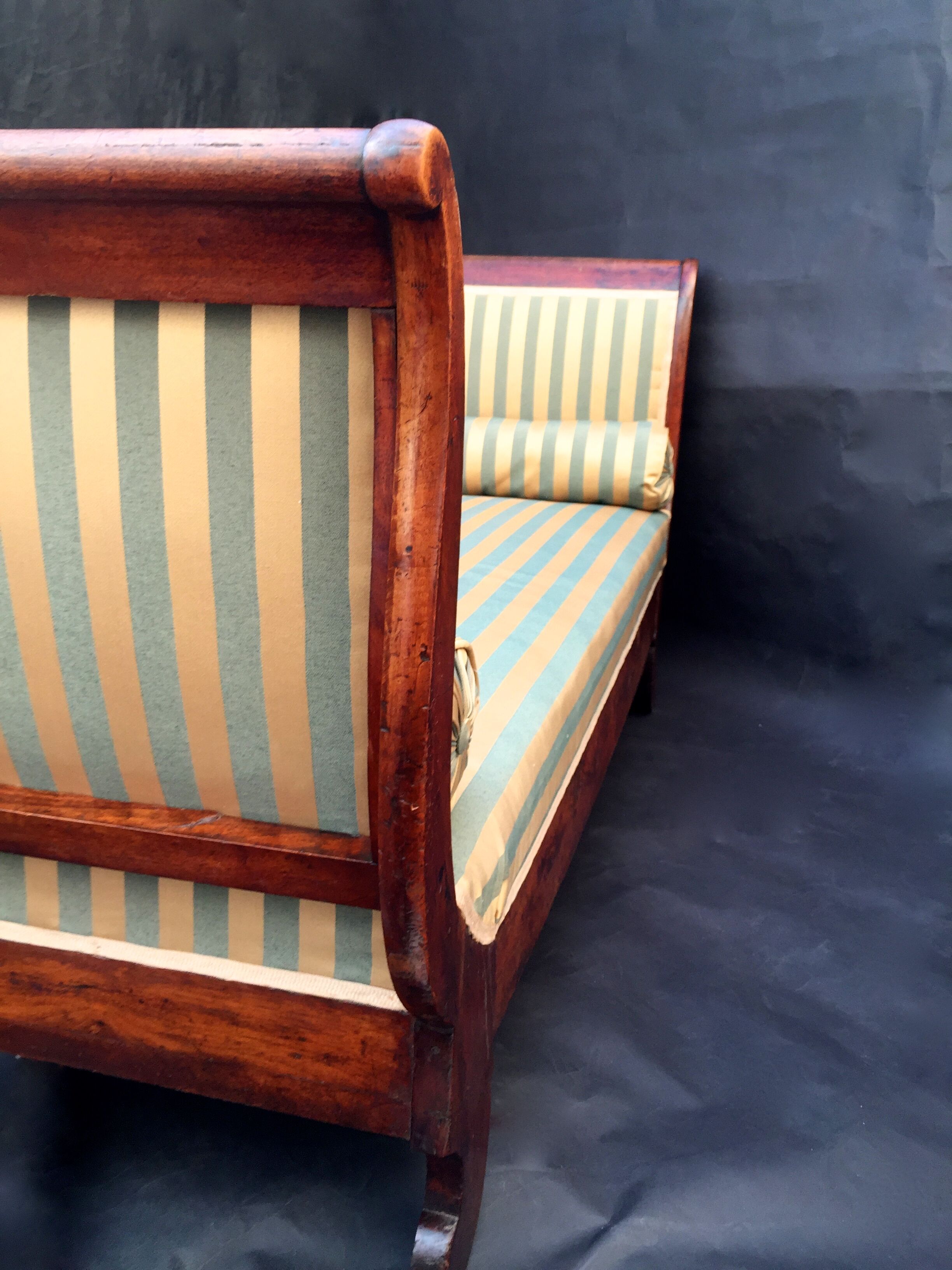 Walnut recamier bench Napoleon III daybed mid-nineteenth century