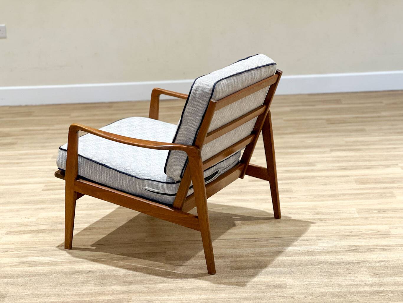 Fauteuil scandinave en hêtre, années 1960