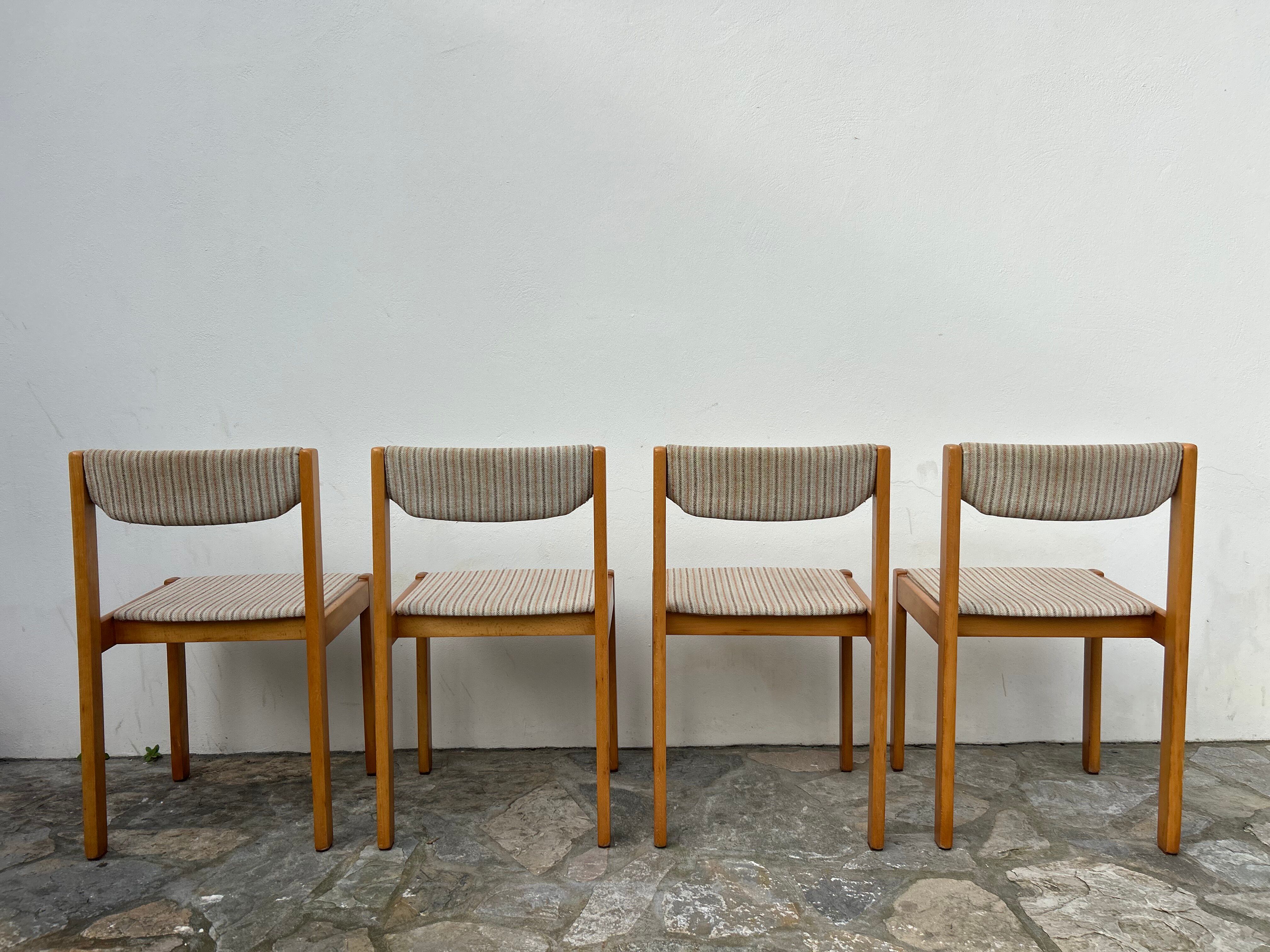Set of 4 vintage chairs