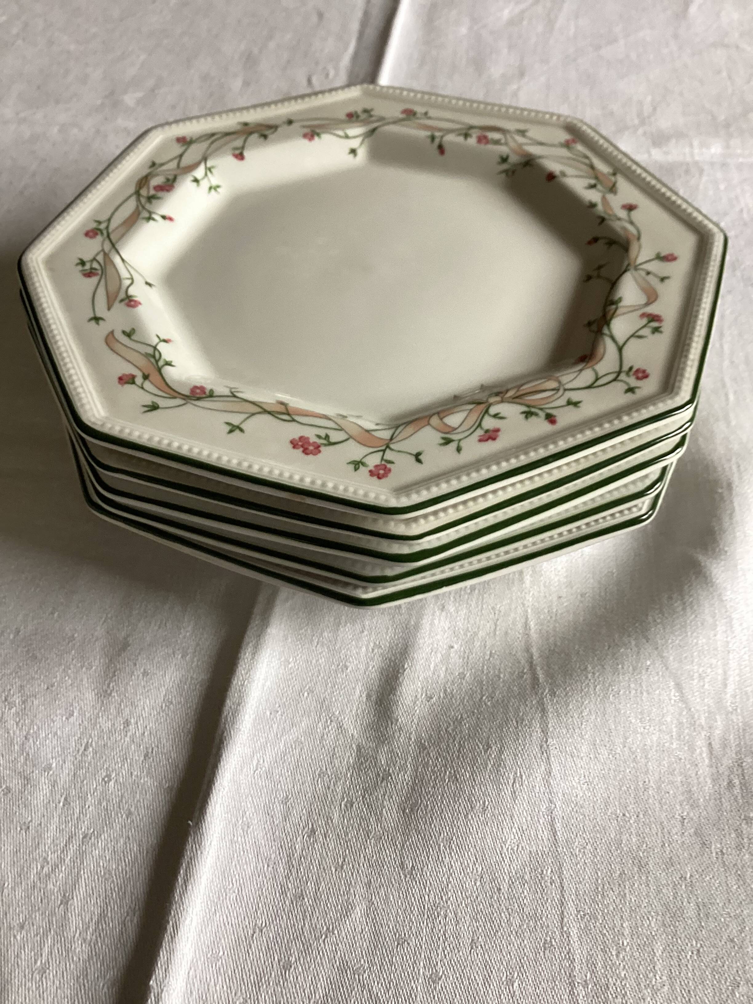 Set of 5 dessert plates by Johnson Brothers, dimensions: diameter - 19.5 cm -