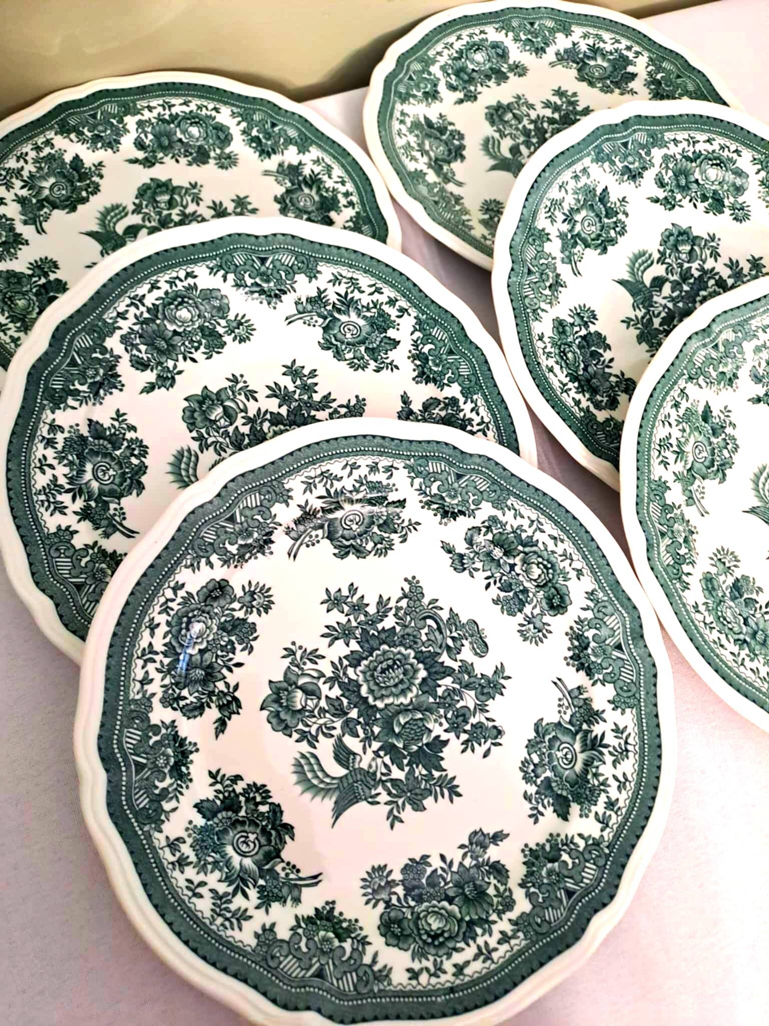 9 Villeroy and Boch dessert plates