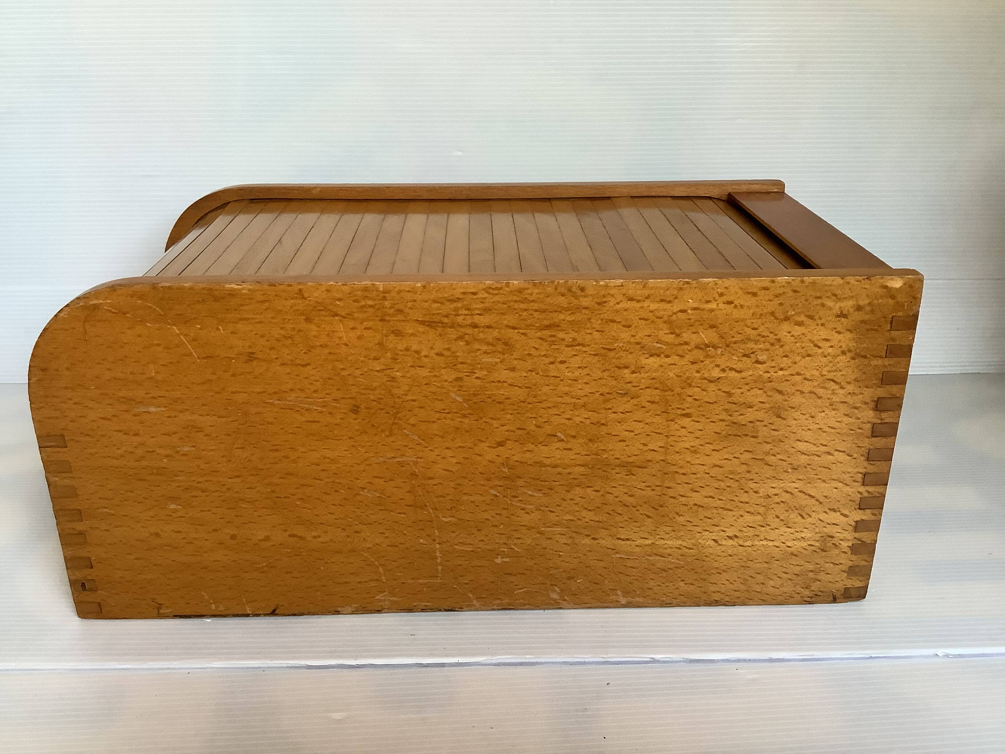 Wooden box rolling curtain dovetails