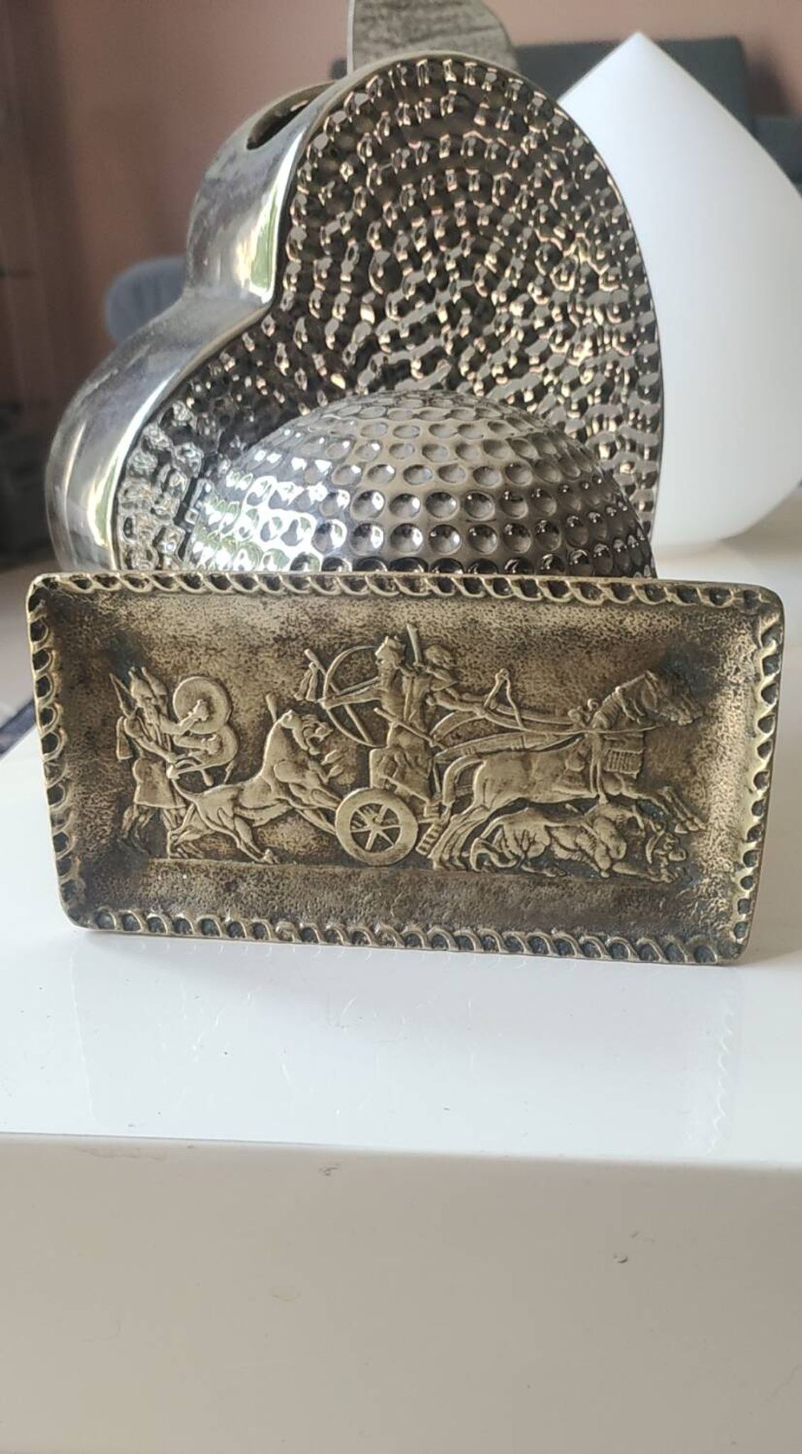Bronze pocket tray signed Max Le Verrier. Antique scene. Dimensions 15 x 8 cm.