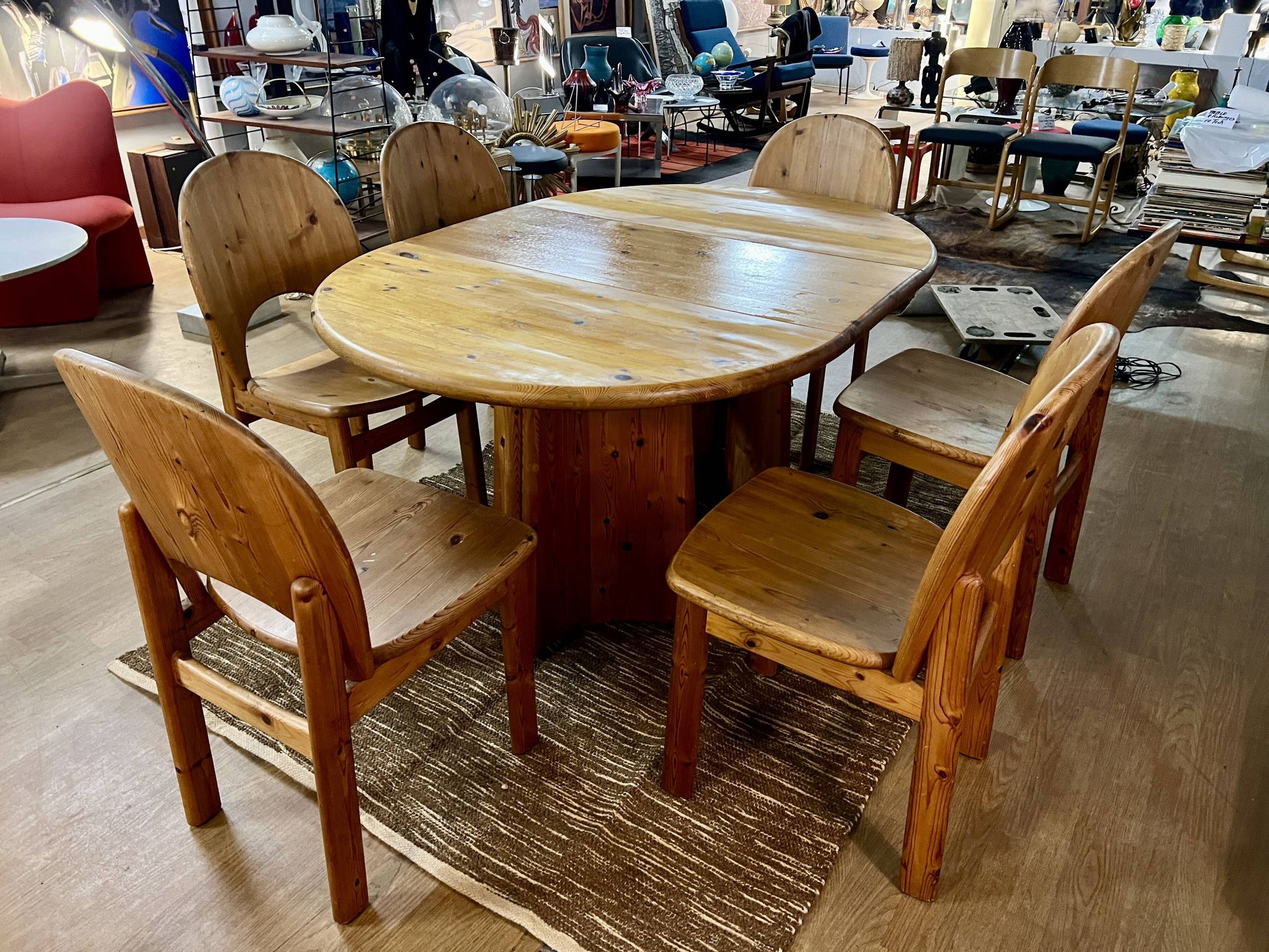 Large Scandinavian pine table - 6 chairs