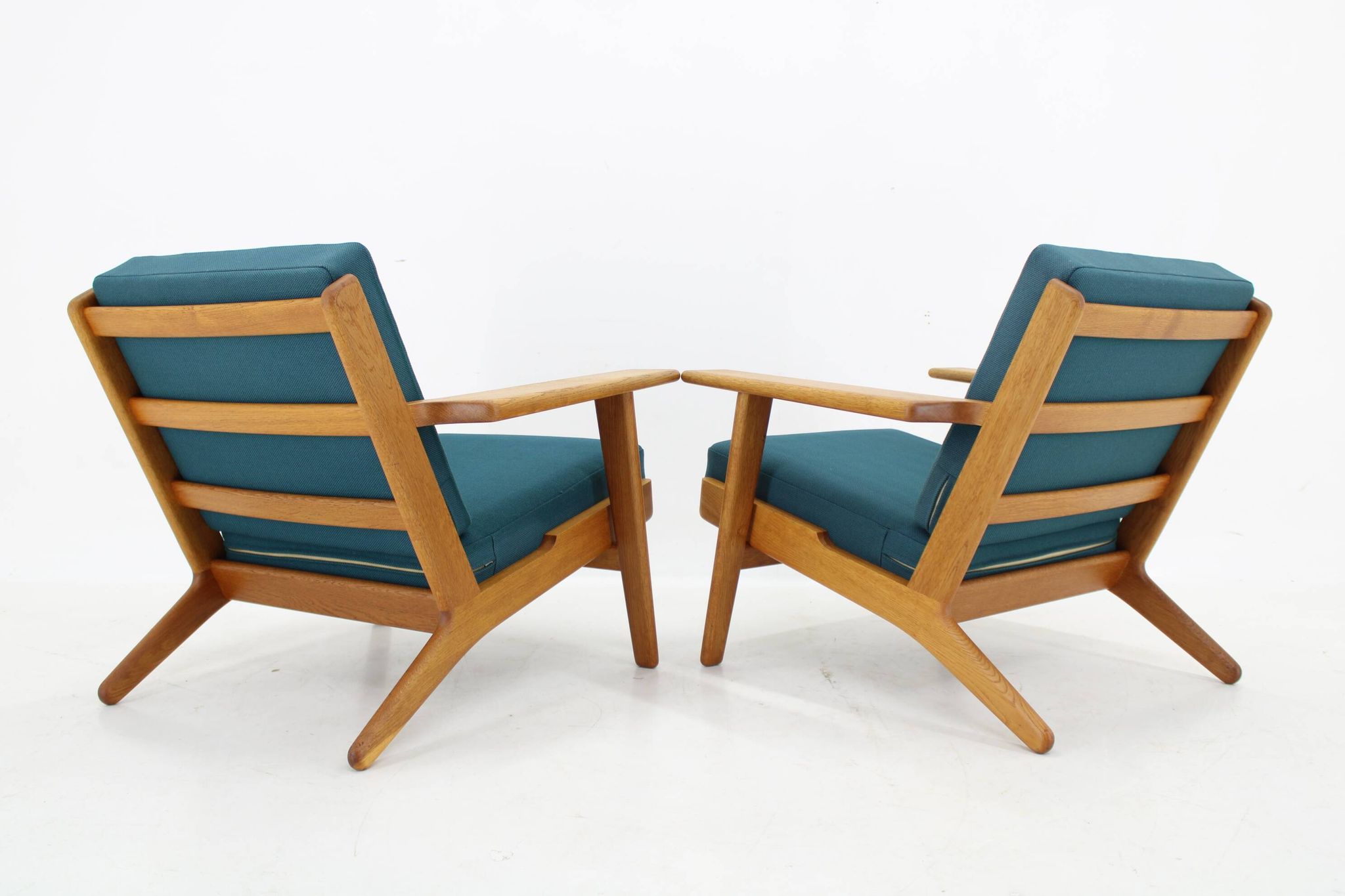 1960s Hans J. Wegner Pair of GE 290 Armchairs in Oak for Getama, Denmark