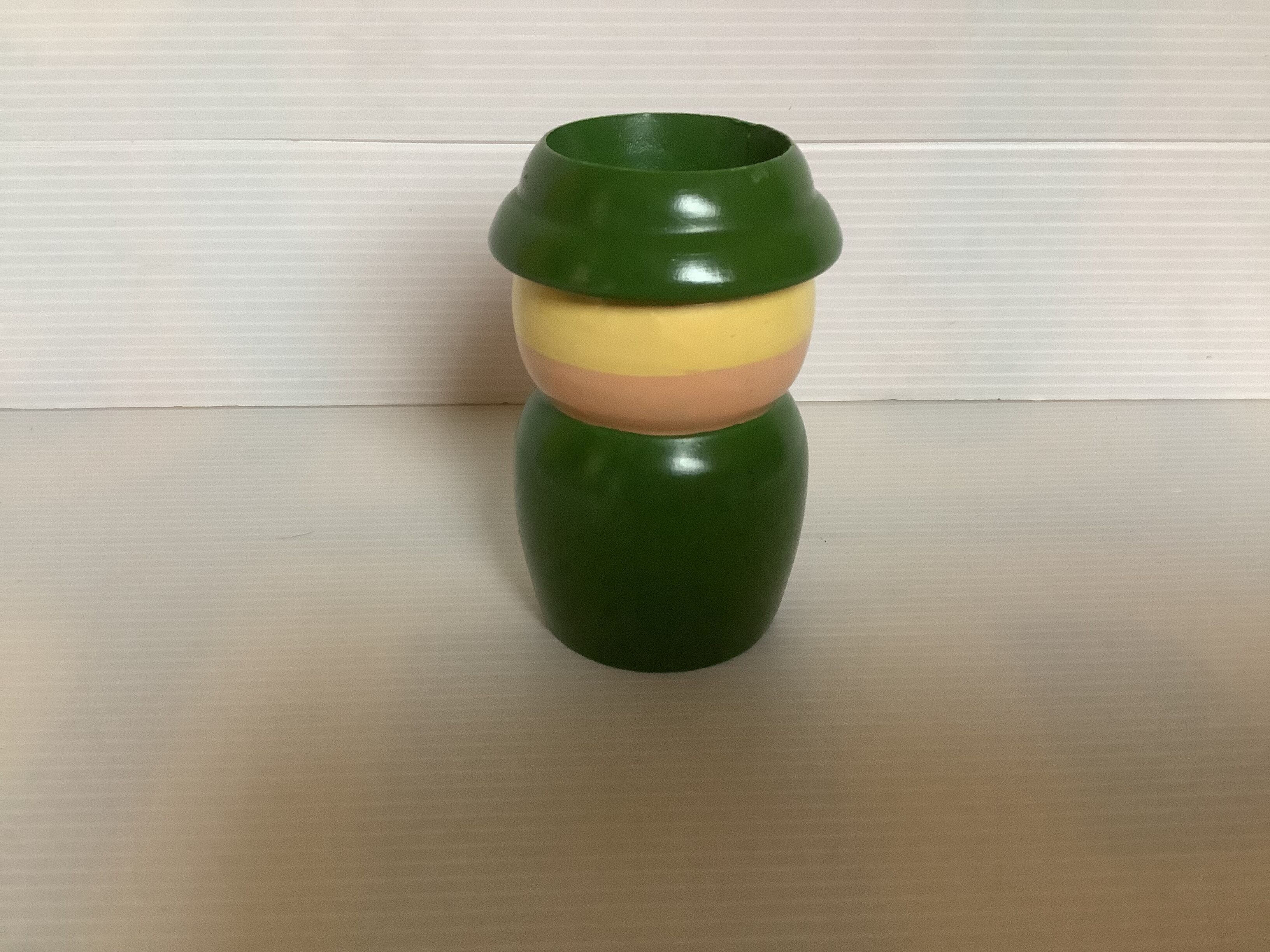 Coquetier wood painted small character