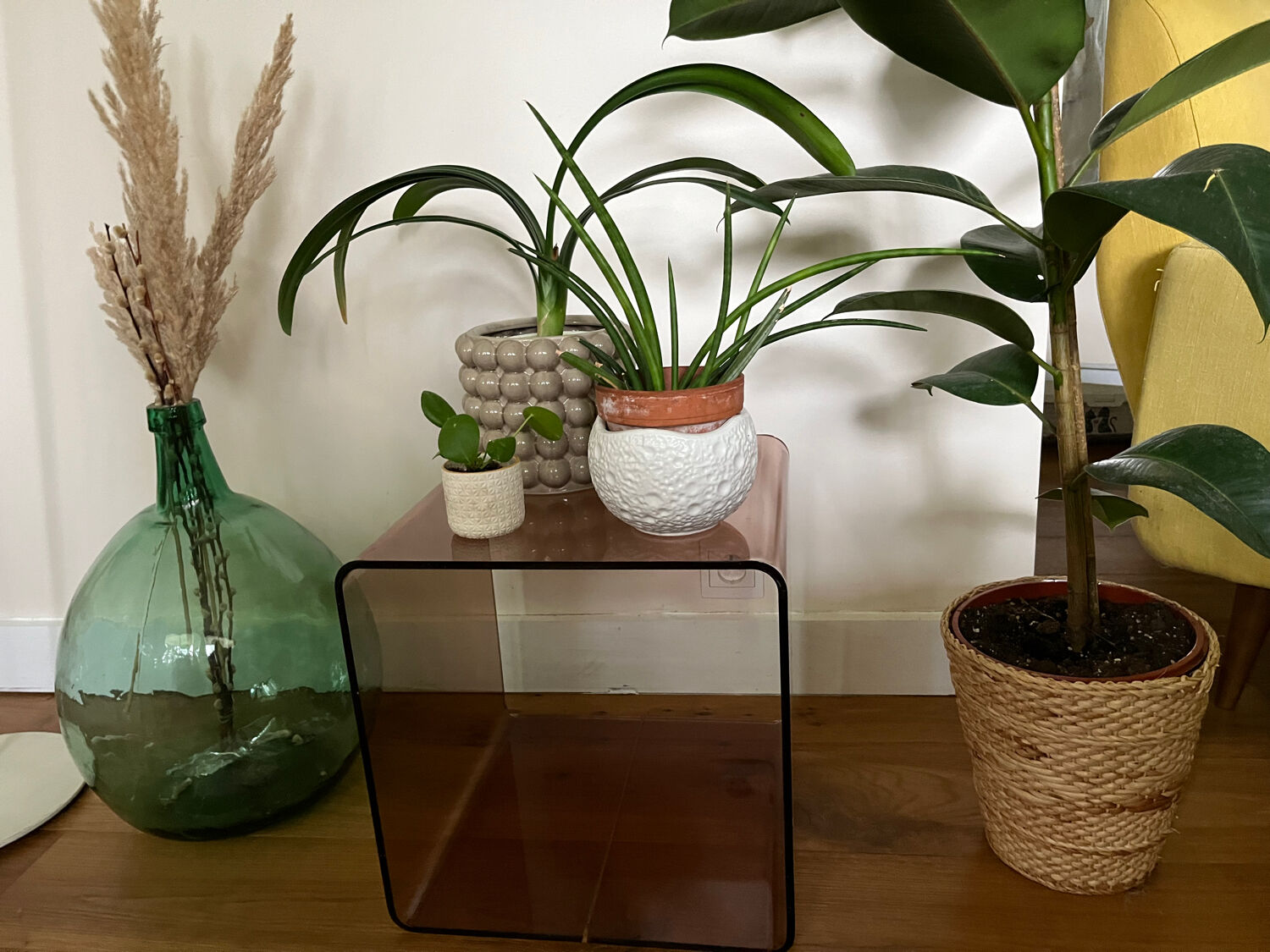 Vintage smoked plexiglass cube by Miche Dumas for Roche Bobois 70s.