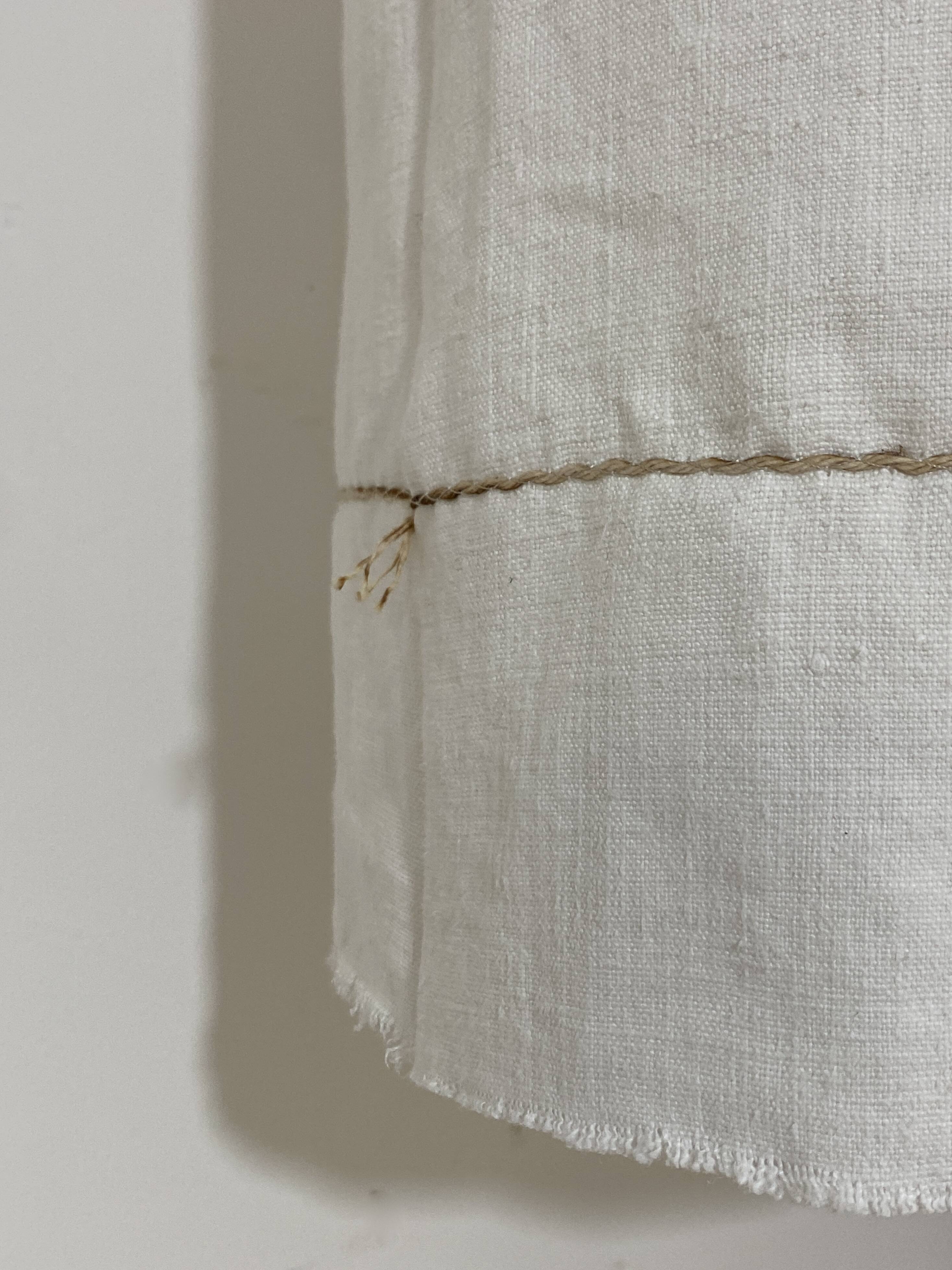 Old linen curtain suspension