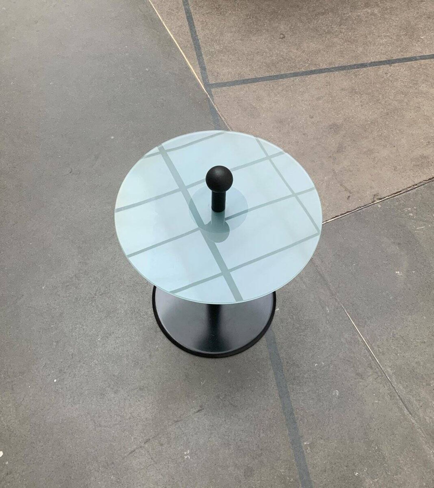 Table d'appoint postmoderne vintage d'Ikea