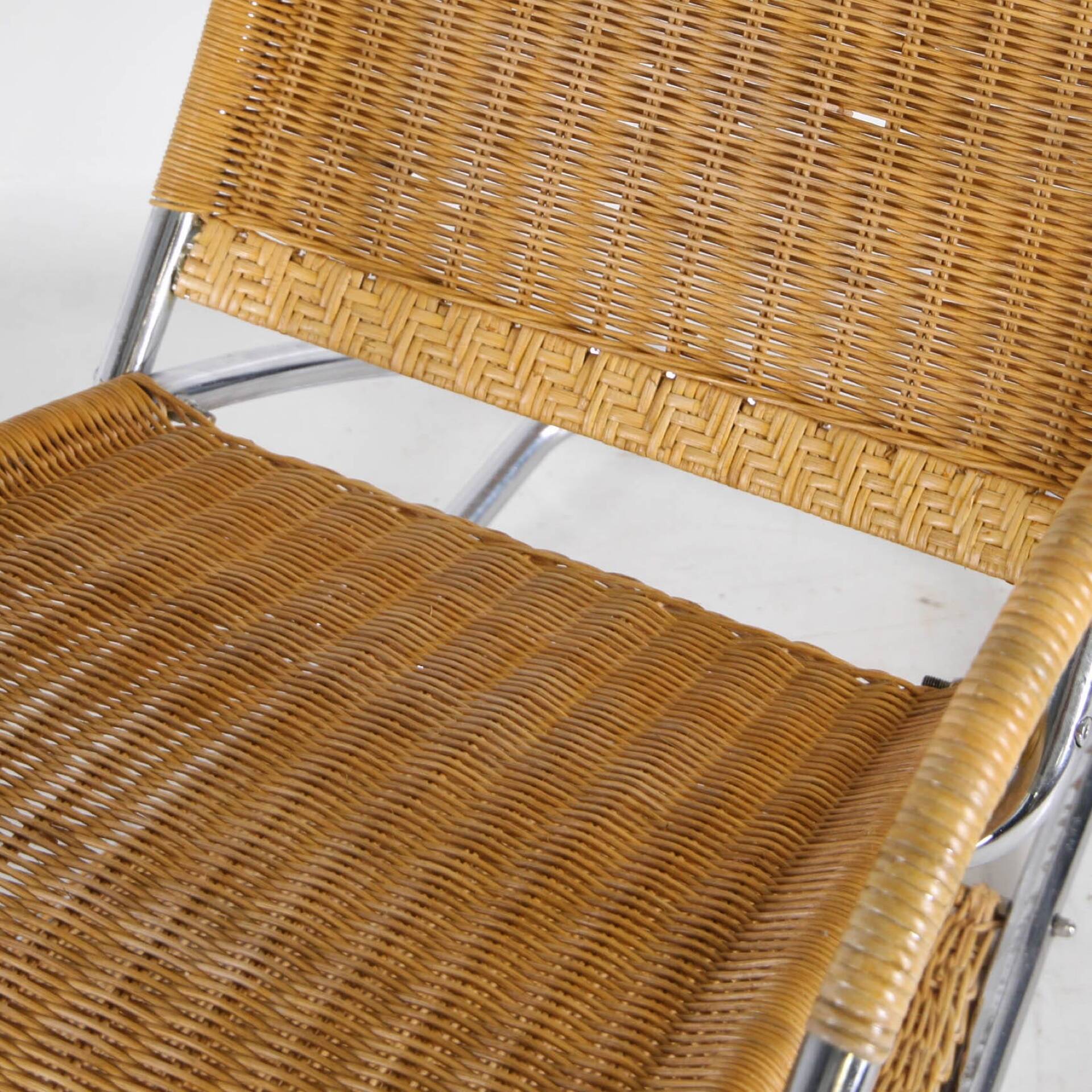 Wicker and chrome chaise longue