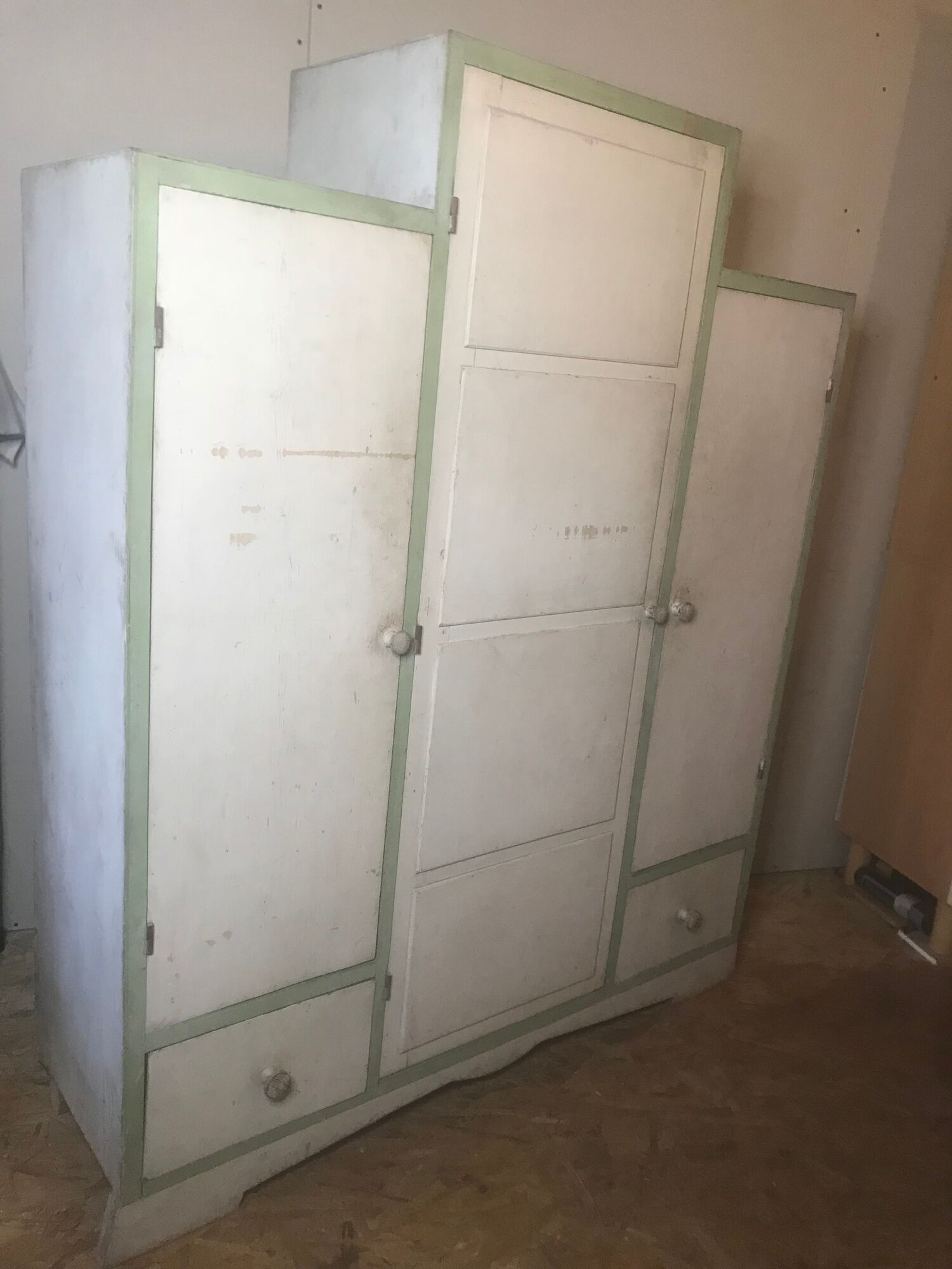 Armoire asymétrique art deco