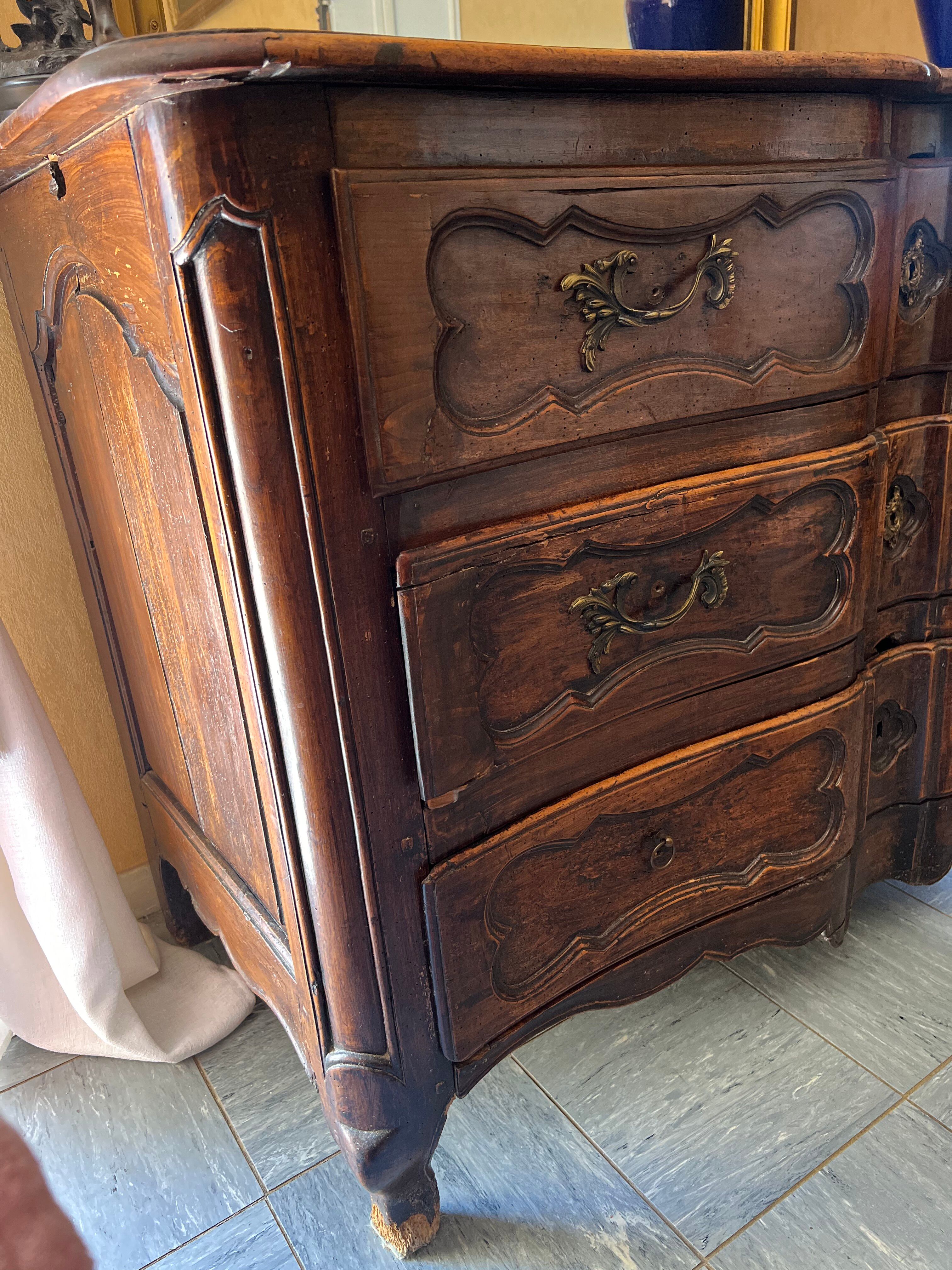 Chest of drawers with 3 drawers in Louis XV style.