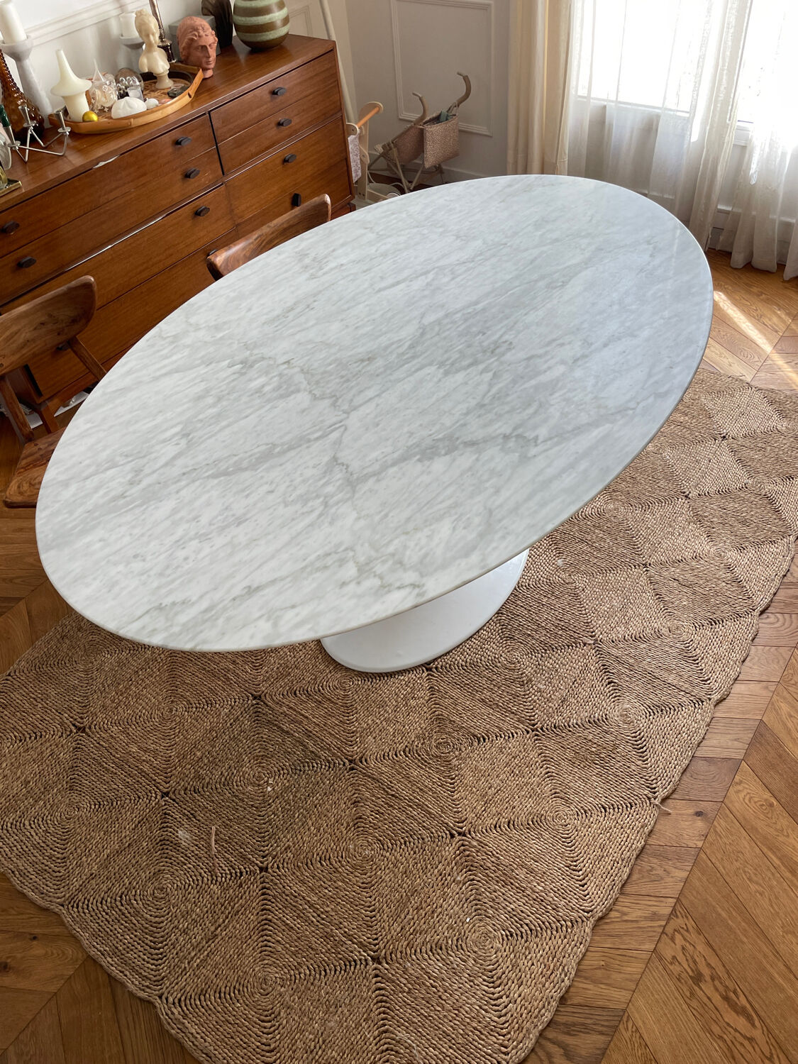 Tulip dining table