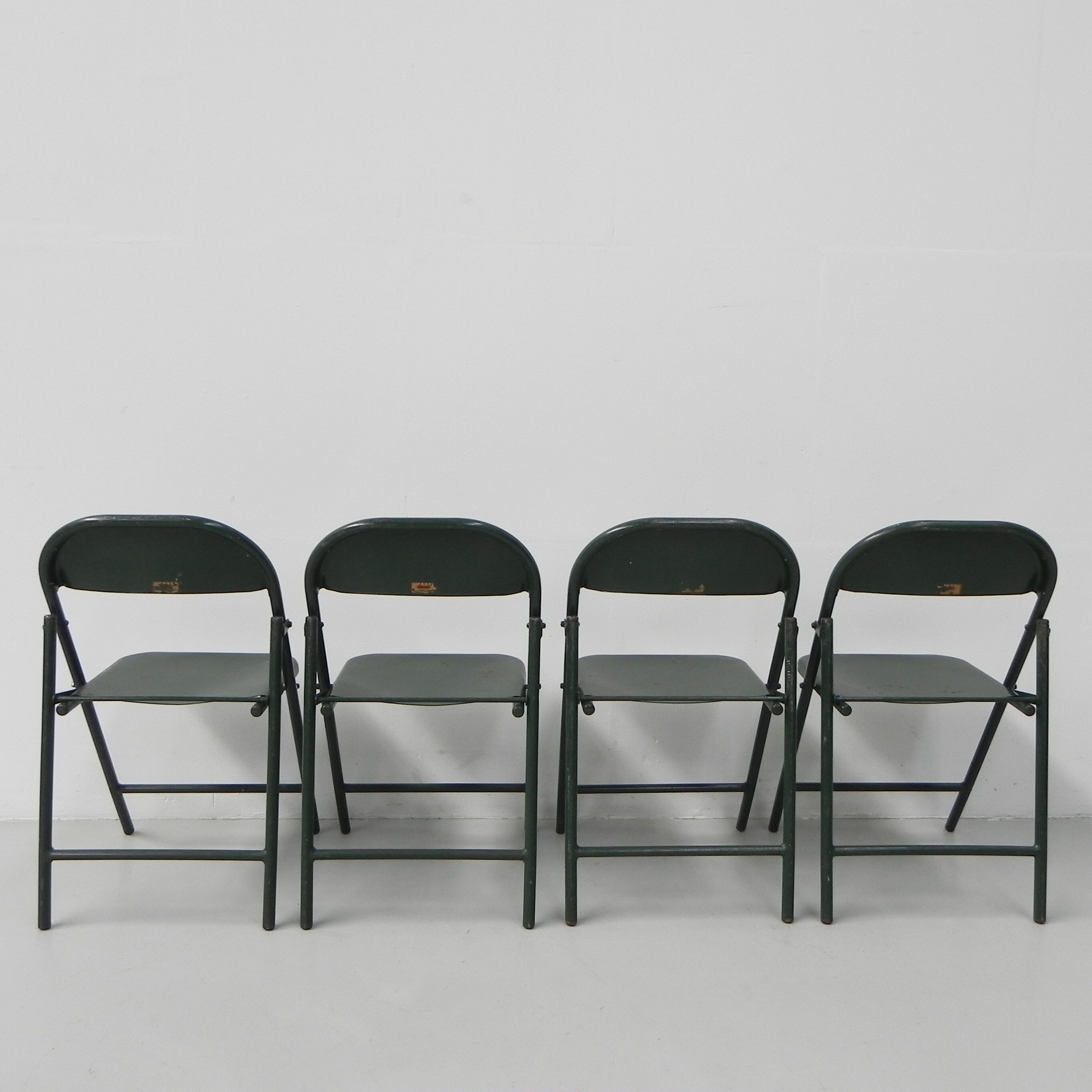 https://tiltvintagedesign.com/gb/furniture/3926-set-of-4-industrial-steel-folding-chairs-du-al-dare-