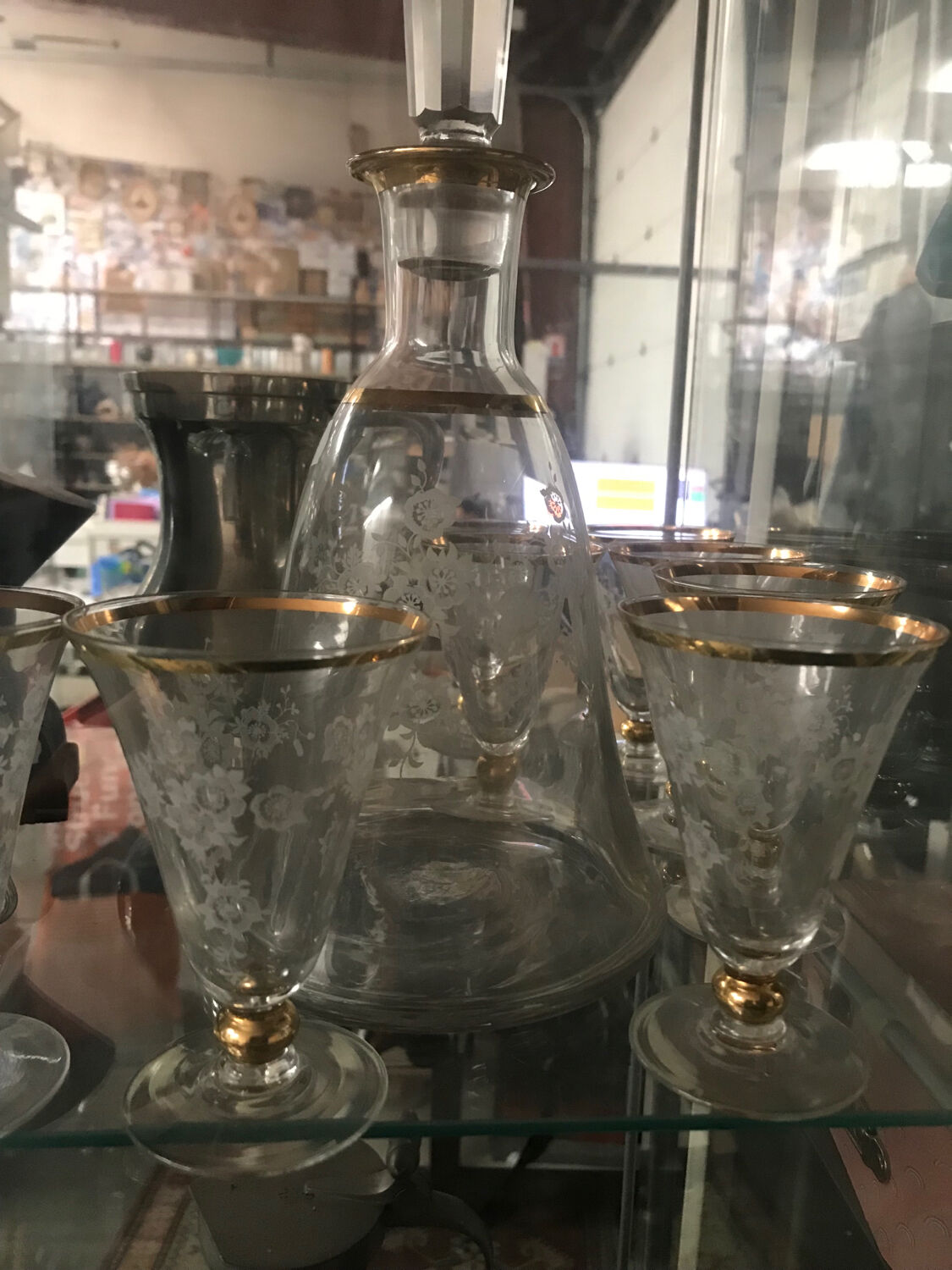 Liqueur service from the 1930s, with a decanter and 8 glasses.