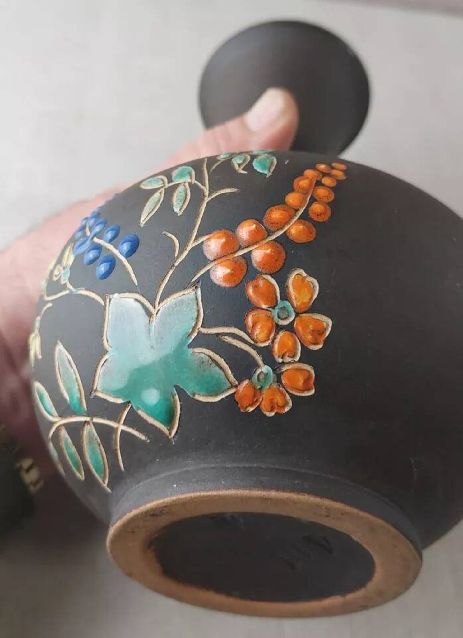 Old vase, enamelled flower decoration, to be identified
