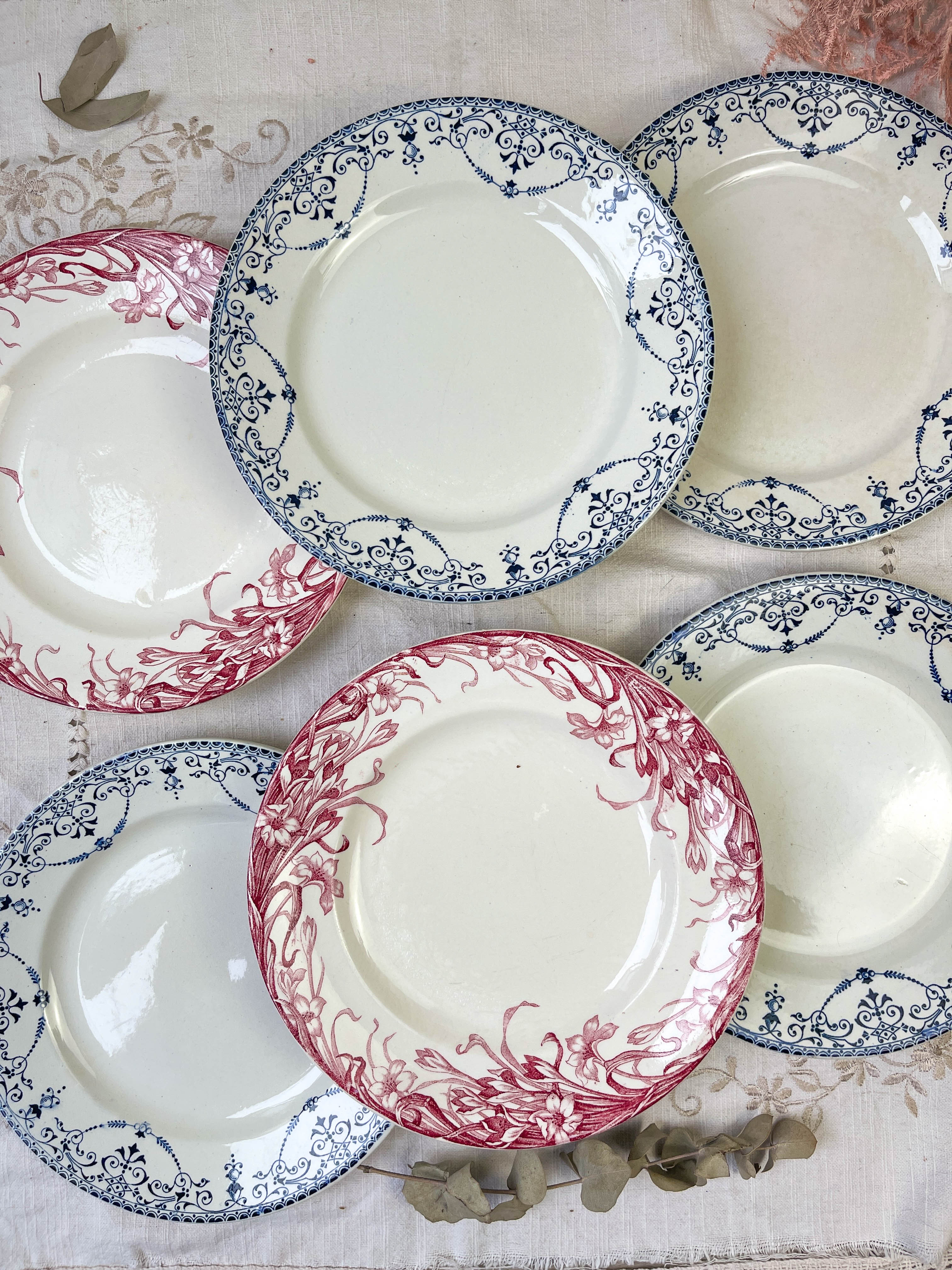 6 flat plates Terre de Fer blue red mismatched