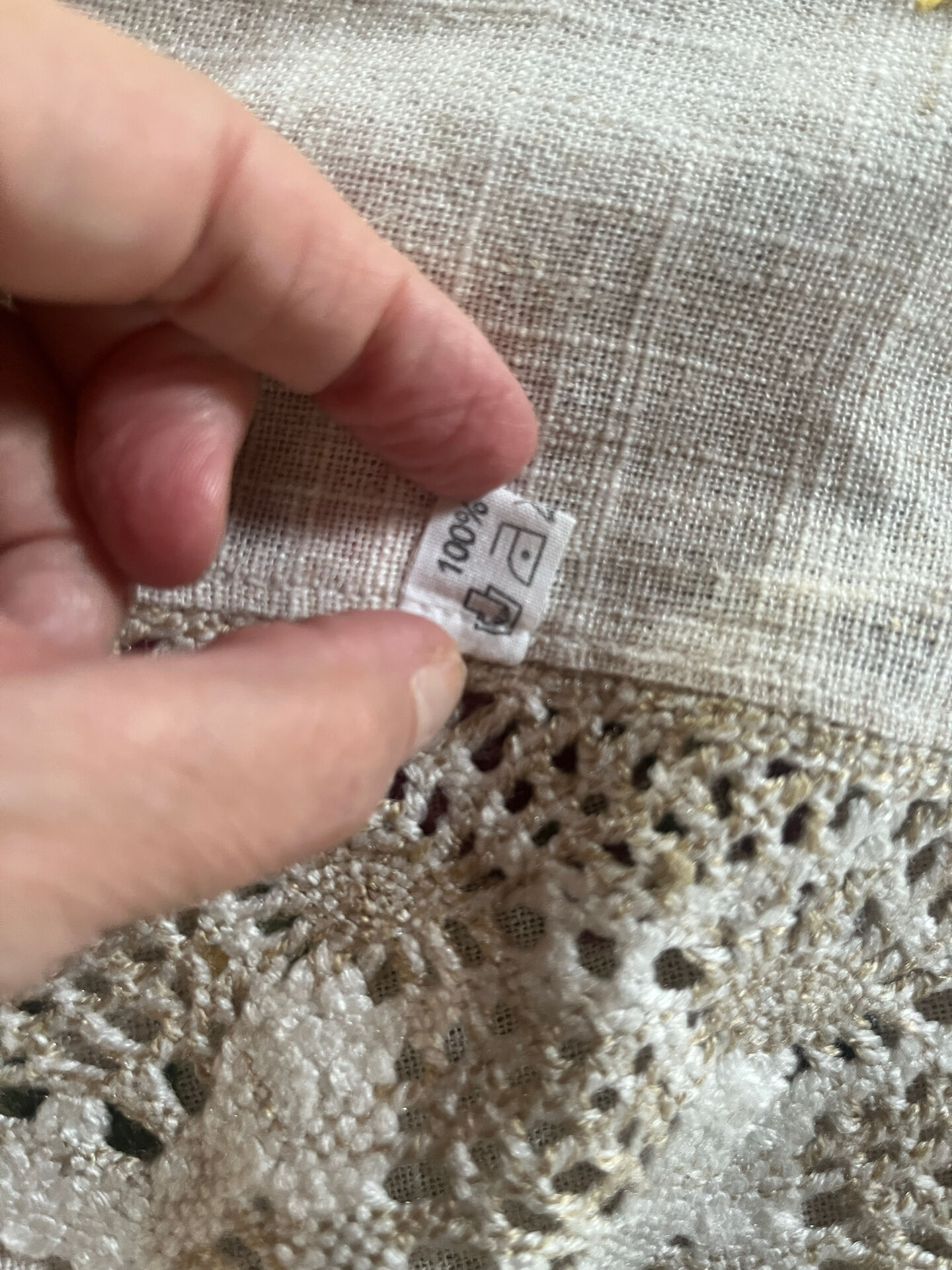 Linen tablecloth with embroidered flowers