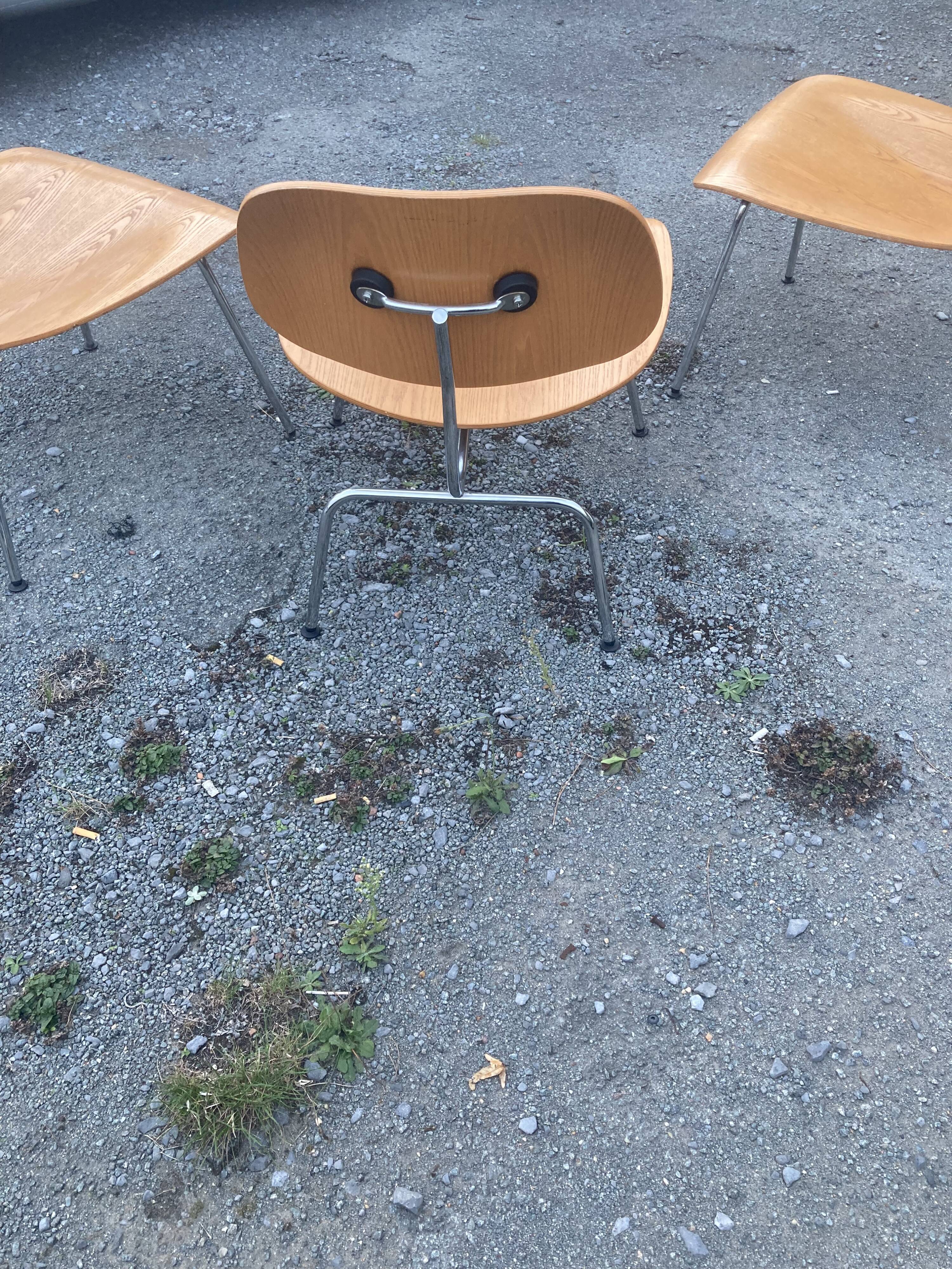 Chaises Charles Eames
